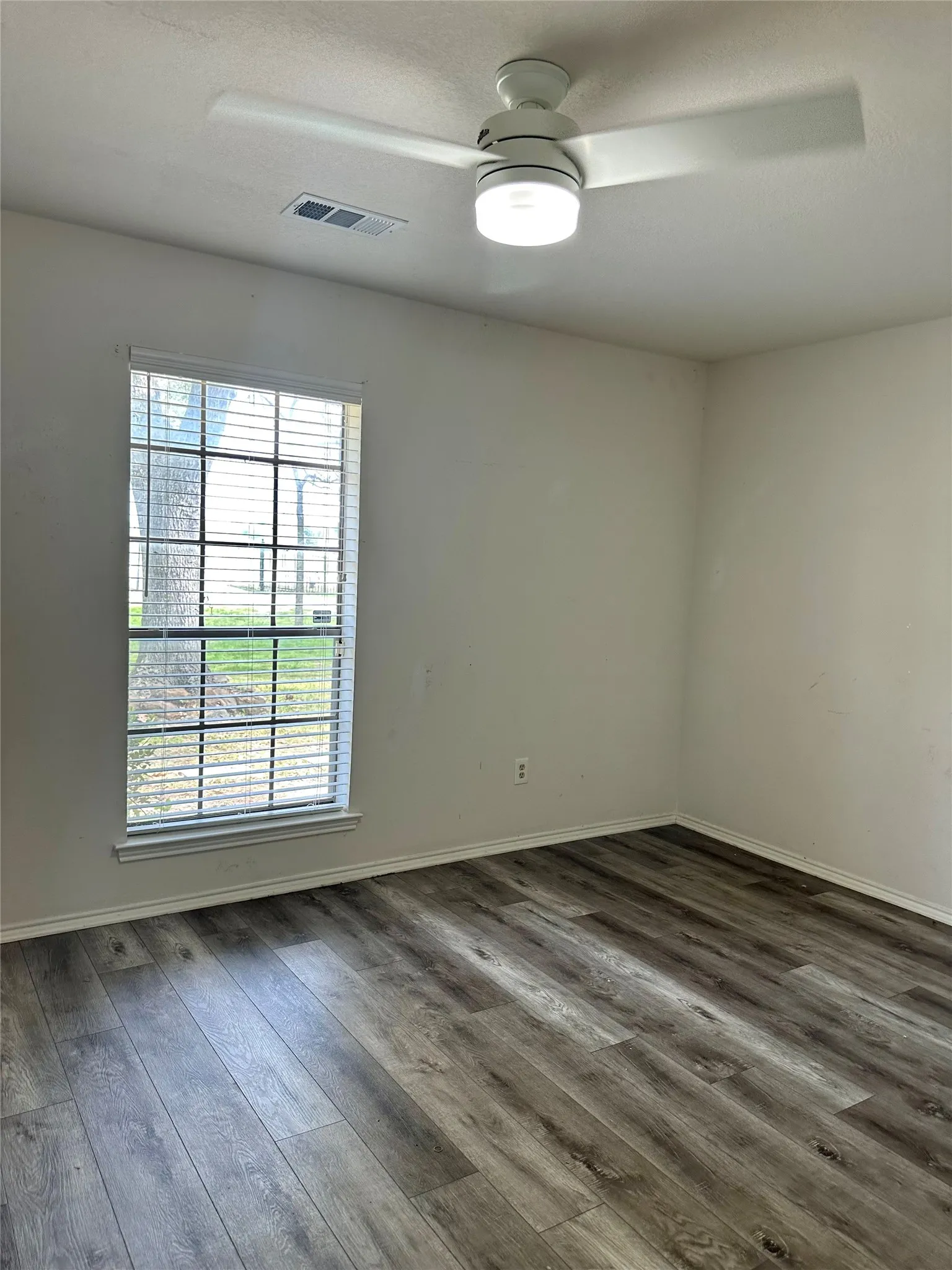 Single Family Residence For Rent in Tarrant County , 228 S Pearson Lane, Keller, Texas 76248, 3 Bedroom, 2 Bathroom, 4 Garage spaces, 1,958 Sqft, built in 1985, mls#21255444, Real Estate Agent in Keller, Homes For Rent in Tarrant county, Homes For Rent in Keller, Realtor in Keller Texas, Real Estate Brokerage Independent Realty Texas, Luminita Cordes Realtor
