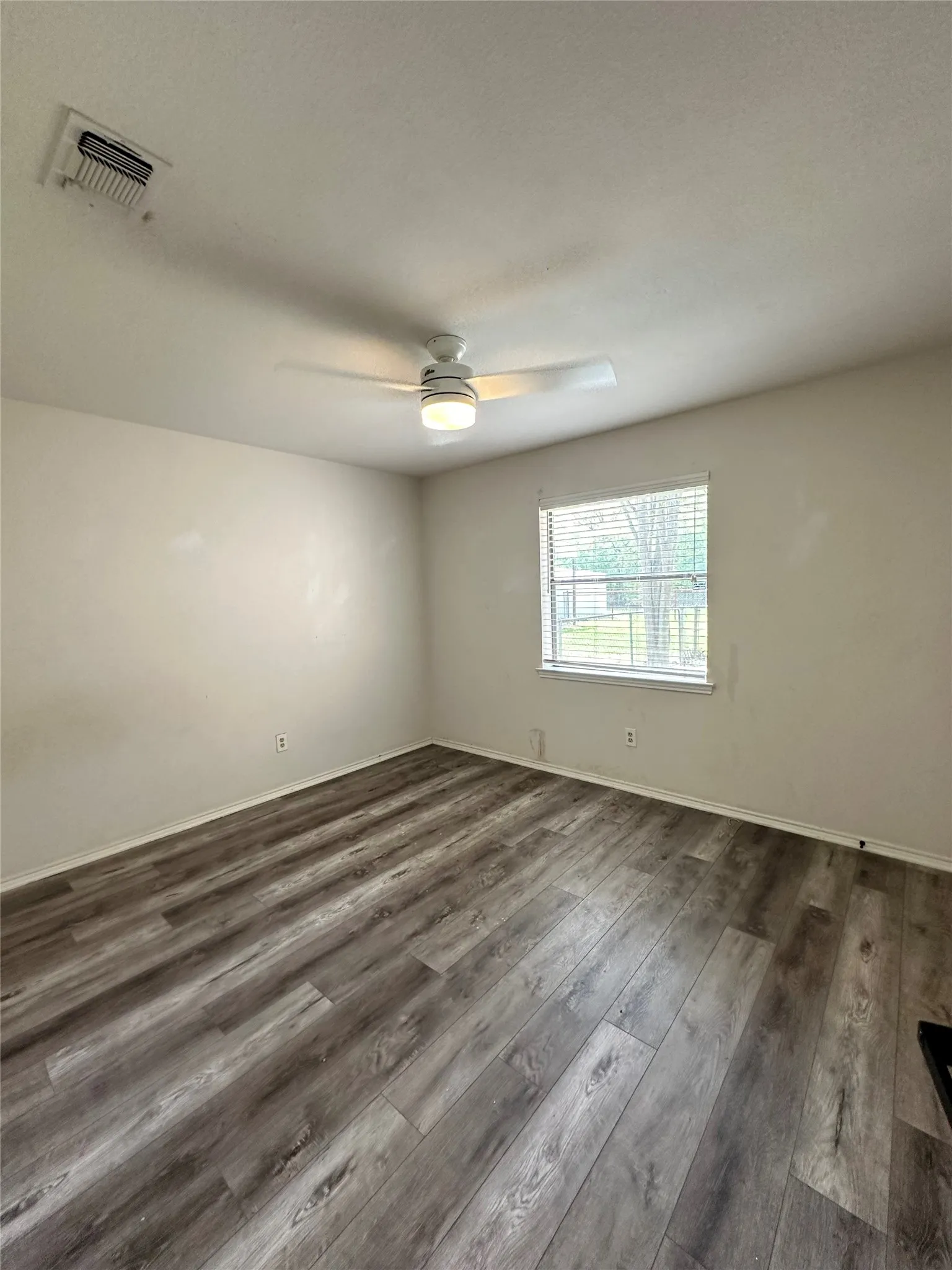 Single Family Residence For Rent in Tarrant County , 228 S Pearson Lane, Keller, Texas 76248, 3 Bedroom, 2 Bathroom, 4 Garage spaces, 1,958 Sqft, built in 1985, mls#21255444, Real Estate Agent in Keller, Homes For Rent in Tarrant county, Homes For Rent in Keller, Realtor in Keller Texas, Real Estate Brokerage Independent Realty Texas, Luminita Cordes Realtor