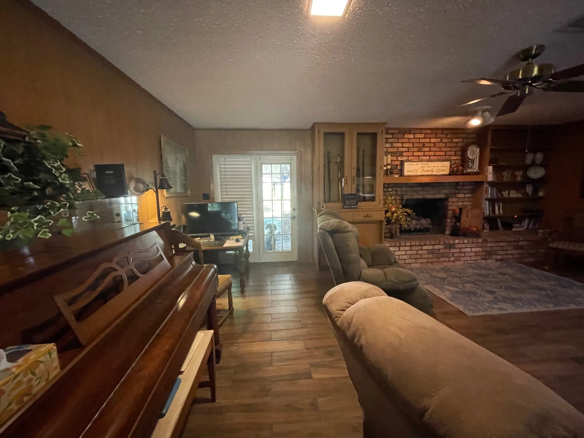 Single Family Residence For Sale in Morris County , 1203 CR 1127, Daingerfield, Texas 75638, 3 Bedrooms, 3 Bathrooms, 2 Garage spaces, 1,800 Sqft, built in 1977, Price $255,000, mls#21270791, Real Estate Agent in Daingerfield, Homes For Sale in Morris county, Homes For Sale in Daingerfield, Realtor in Daingerfield Texas, Real Estate Brokerage Independent Realty Texas, Luminita Cordes Realtor