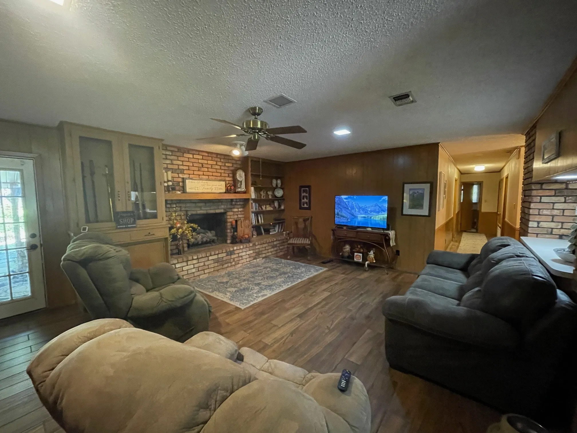 Single Family Residence For Sale in Morris County , 1203 CR 1127, Daingerfield, Texas 75638, 3 Bedrooms, 3 Bathrooms, 2 Garage spaces, 1,800 Sqft, built in 1977, Price $255,000, mls#21270791, Real Estate Agent in Daingerfield, Homes For Sale in Morris county, Homes For Sale in Daingerfield, Realtor in Daingerfield Texas, Real Estate Brokerage Independent Realty Texas, Luminita Cordes Realtor