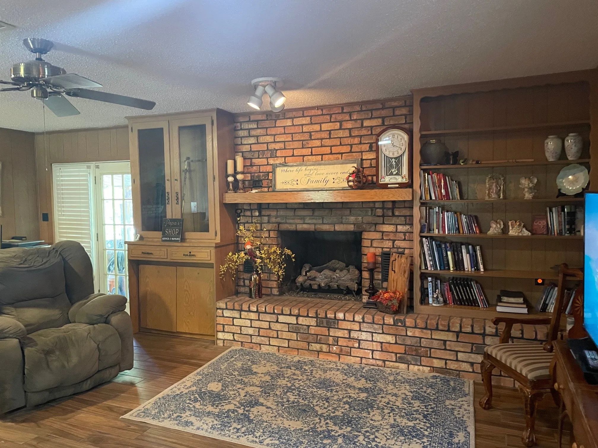 Single Family Residence For Sale in Morris County , 1203 CR 1127, Daingerfield, Texas 75638, 3 Bedrooms, 3 Bathrooms, 2 Garage spaces, 1,800 Sqft, built in 1977, Price $255,000, mls#21270791, Real Estate Agent in Daingerfield, Homes For Sale in Morris county, Homes For Sale in Daingerfield, Realtor in Daingerfield Texas, Real Estate Brokerage Independent Realty Texas, Luminita Cordes Realtor
