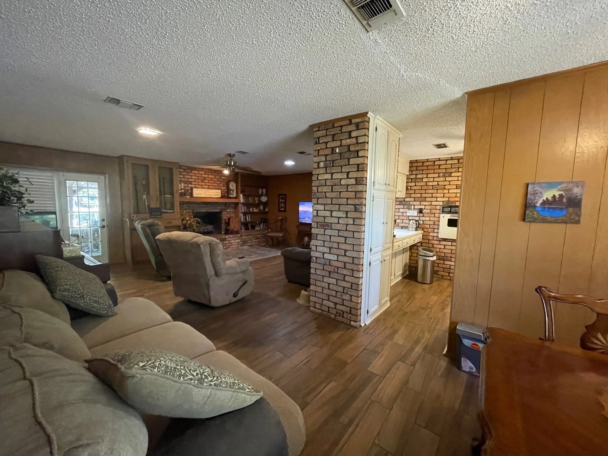 Single Family Residence For Sale in Morris County , 1203 CR 1127, Daingerfield, Texas 75638, 3 Bedrooms, 3 Bathrooms, 2 Garage spaces, 1,800 Sqft, built in 1977, Price $255,000, mls#21270791, Real Estate Agent in Daingerfield, Homes For Sale in Morris county, Homes For Sale in Daingerfield, Realtor in Daingerfield Texas, Real Estate Brokerage Independent Realty Texas, Luminita Cordes Realtor