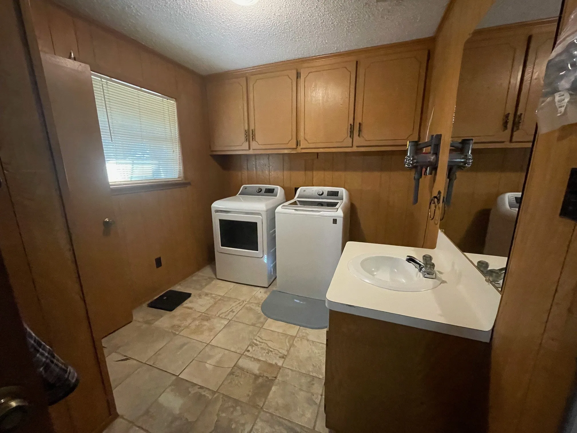 Single Family Residence For Sale in Morris County , 1203 CR 1127, Daingerfield, Texas 75638, 3 Bedrooms, 3 Bathrooms, 2 Garage spaces, 1,800 Sqft, built in 1977, Price $255,000, mls#21270791, Real Estate Agent in Daingerfield, Homes For Sale in Morris county, Homes For Sale in Daingerfield, Realtor in Daingerfield Texas, Real Estate Brokerage Independent Realty Texas, Luminita Cordes Realtor