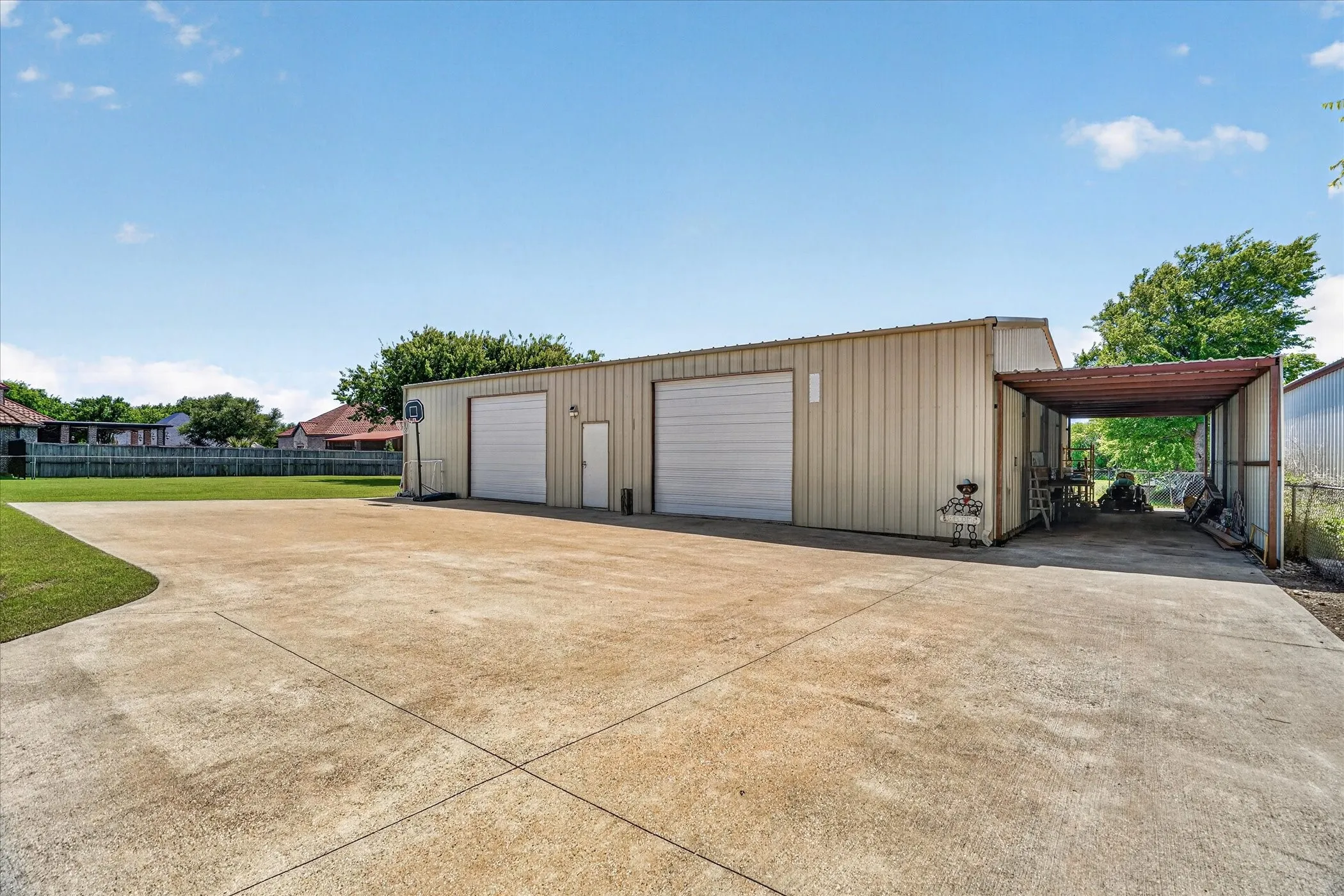 Single Family Residence For Sale in Tarrant County , 1408 W Cleburne Road, Crowley, Texas 76036, 5 Bedroom, 4 Bathroom, 3 Garage spaces, 3,305 Sqft, built in 1994, Price $999,000, mls#21263529, Real Estate Agent in Crowley, Homes For Sale in Tarrant county, Homes For Sale in Crowley, Realtor in Crowley Texas, Real Estate Brokerage Independent Realty Texas, Luminita Cordes Realtor