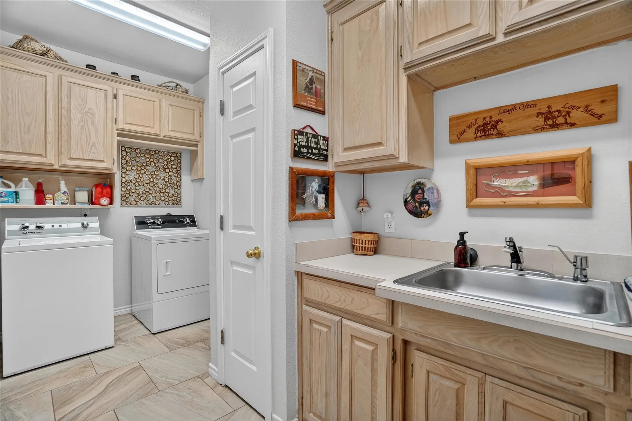Large utility room with sink, built-in cabinets, drip rod and utility closet