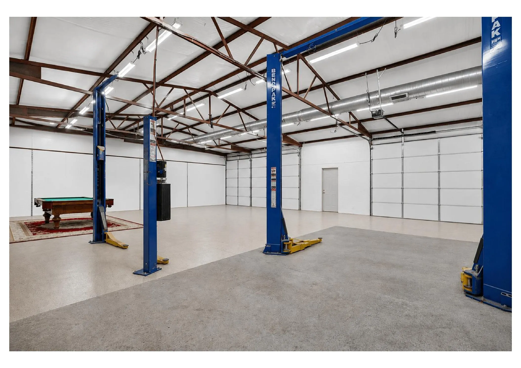 Spacious and spotless garage/workshop.