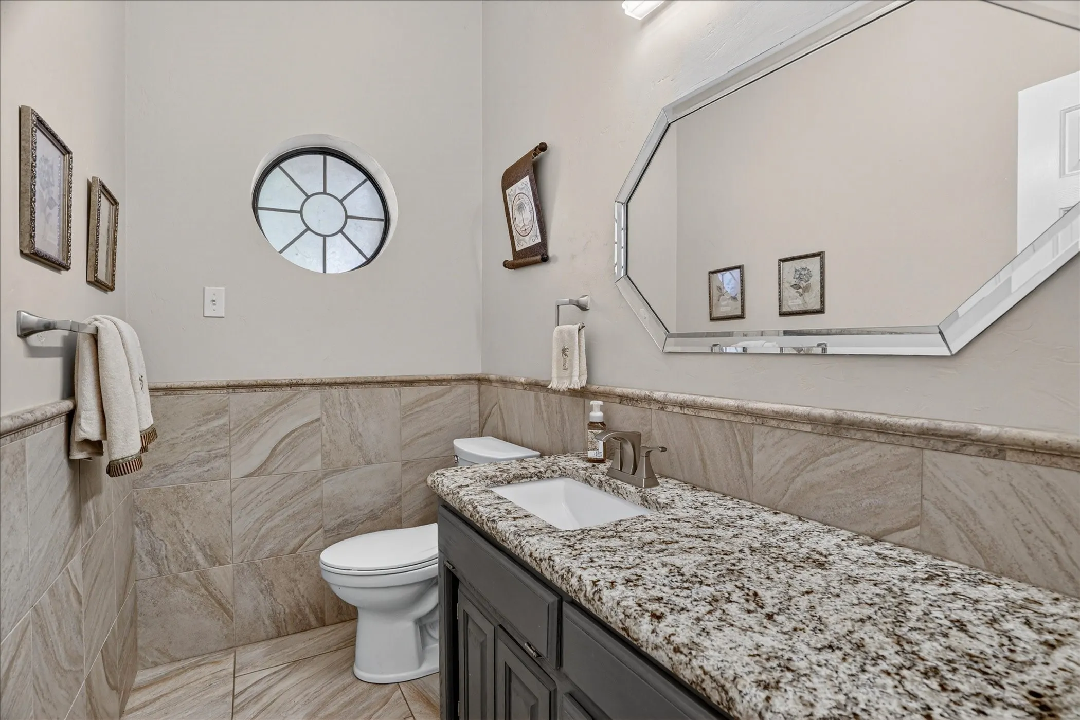 Guest bath with accent window