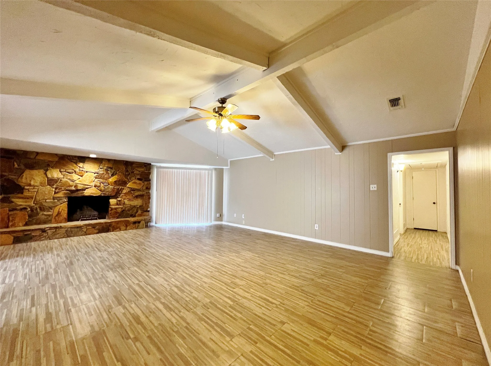 Single Family Residence For Rent in Dallas County , 221 Connie Drive, De Soto, Texas 75115, 3 Bedroom, 2 Bathroom, 2 Garage spaces, 1,755 Sqft, built in 1973, mls#21269629, Real Estate Agent in De Soto, Homes For Rent in Dallas county, Homes For Rent in De Soto, Realtor in De Soto Texas, Real Estate Brokerage Independent Realty Texas, Luminita Cordes Realtor