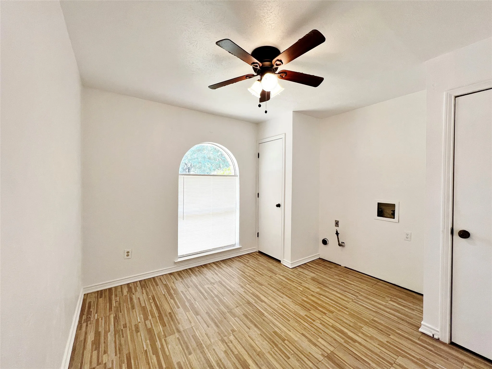 Single Family Residence For Rent in Dallas County , 221 Connie Drive, De Soto, Texas 75115, 3 Bedroom, 2 Bathroom, 2 Garage spaces, 1,755 Sqft, built in 1973, mls#21269629, Real Estate Agent in De Soto, Homes For Rent in Dallas county, Homes For Rent in De Soto, Realtor in De Soto Texas, Real Estate Brokerage Independent Realty Texas, Luminita Cordes Realtor