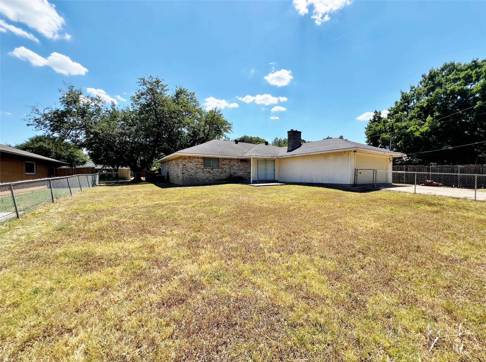 Single Family Residence For Rent in Dallas County , 221 Connie Drive, De Soto, Texas 75115, 3 Bedroom, 2 Bathroom, 2 Garage spaces, 1,755 Sqft, built in 1973, mls#21269629, Real Estate Agent in De Soto, Homes For Rent in Dallas county, Homes For Rent in De Soto, Realtor in De Soto Texas, Real Estate Brokerage Independent Realty Texas, Luminita Cordes Realtor