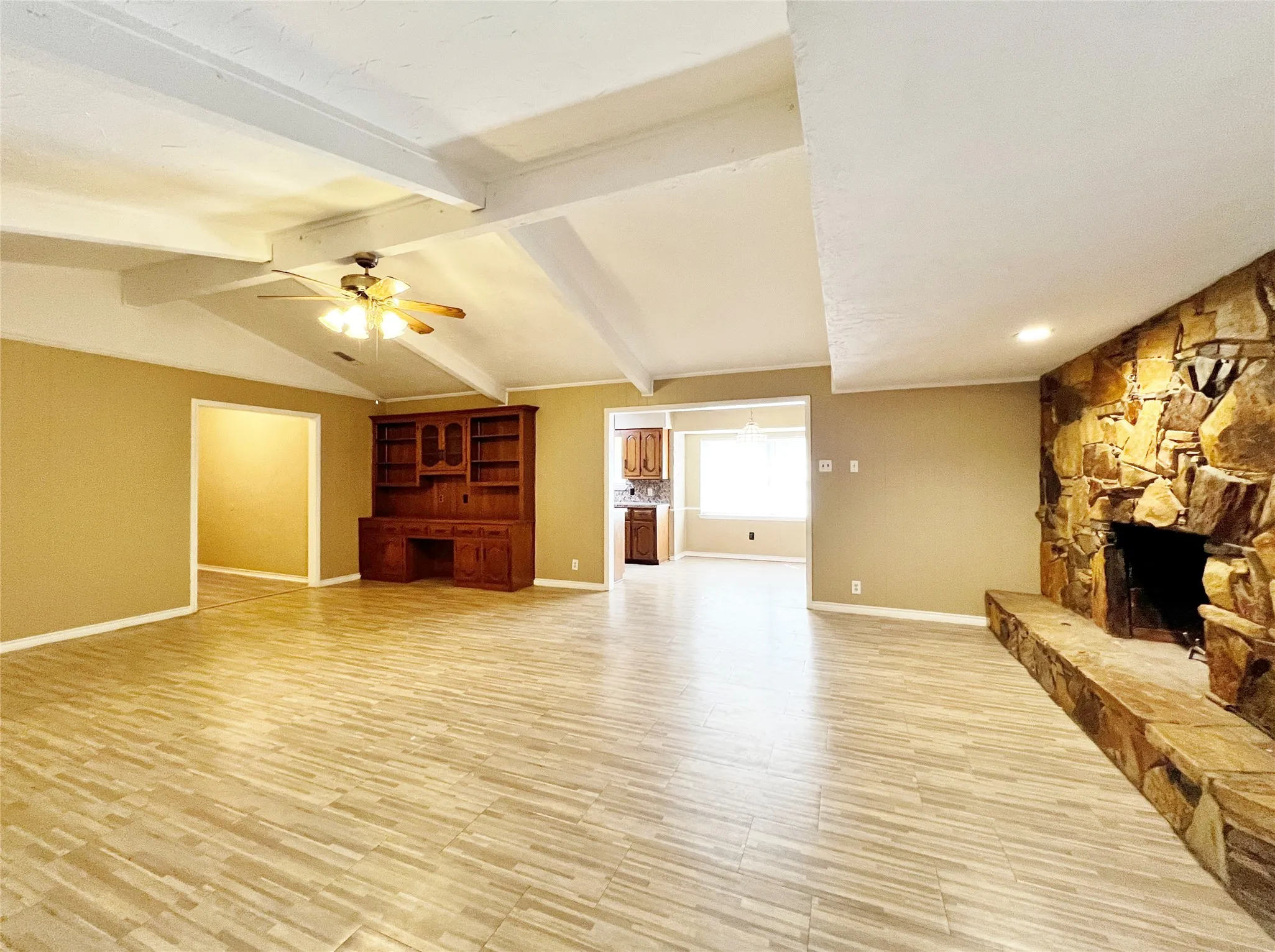 Single Family Residence For Rent in Dallas County , 221 Connie Drive, De Soto, Texas 75115, 3 Bedroom, 2 Bathroom, 2 Garage spaces, 1,755 Sqft, built in 1973, mls#21269629, Real Estate Agent in De Soto, Homes For Rent in Dallas county, Homes For Rent in De Soto, Realtor in De Soto Texas, Real Estate Brokerage Independent Realty Texas, Luminita Cordes Realtor