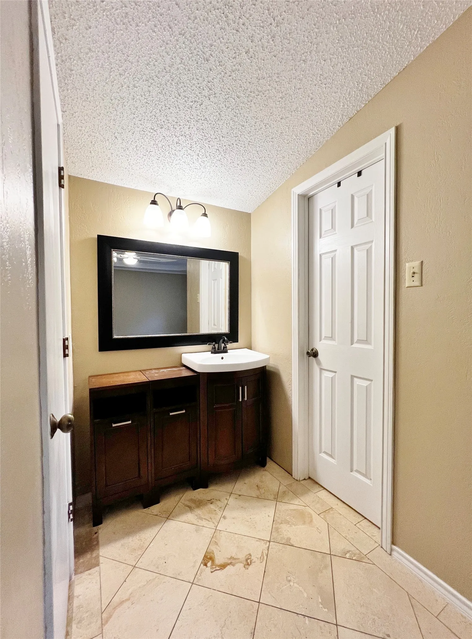 Single Family Residence For Rent in Dallas County , 221 Connie Drive, De Soto, Texas 75115, 3 Bedroom, 2 Bathroom, 2 Garage spaces, 1,755 Sqft, built in 1973, mls#21269629, Real Estate Agent in De Soto, Homes For Rent in Dallas county, Homes For Rent in De Soto, Realtor in De Soto Texas, Real Estate Brokerage Independent Realty Texas, Luminita Cordes Realtor