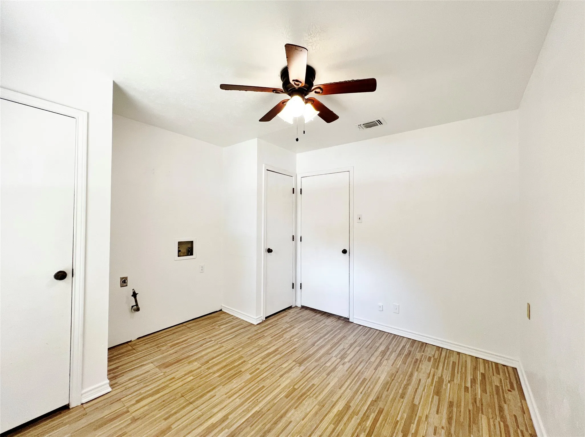 Single Family Residence For Rent in Dallas County , 221 Connie Drive, De Soto, Texas 75115, 3 Bedroom, 2 Bathroom, 2 Garage spaces, 1,755 Sqft, built in 1973, mls#21269629, Real Estate Agent in De Soto, Homes For Rent in Dallas county, Homes For Rent in De Soto, Realtor in De Soto Texas, Real Estate Brokerage Independent Realty Texas, Luminita Cordes Realtor