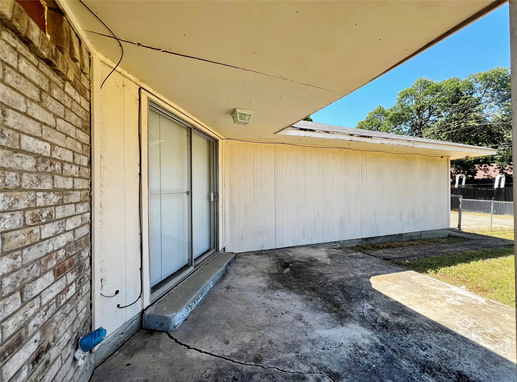 Single Family Residence For Rent in Dallas County , 221 Connie Drive, De Soto, Texas 75115, 3 Bedroom, 2 Bathroom, 2 Garage spaces, 1,755 Sqft, built in 1973, mls#21269629, Real Estate Agent in De Soto, Homes For Rent in Dallas county, Homes For Rent in De Soto, Realtor in De Soto Texas, Real Estate Brokerage Independent Realty Texas, Luminita Cordes Realtor