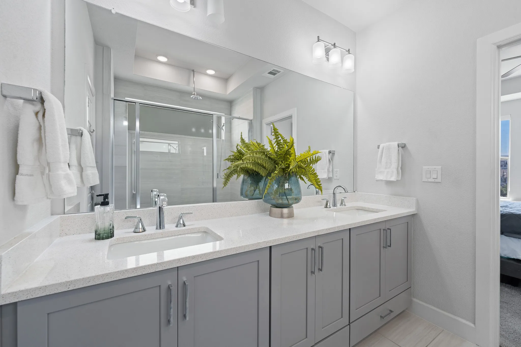 Single Family Residence For Sale in Dallas County , 2739 Flowering Peach Lane, Dallas, Texas 75212, 3 Bedroom, 4 Bathroom, 2 Garage spaces, 1,848 Sqft, built in 2019, mls#21269163, Real Estate Agent in Dallas, Homes For Sale in Dallas county, Homes For Sale in Dallas, Realtor in Dallas Texas, Real Estate Brokerage Independent Realty Texas, Luminita Cordes Realtor