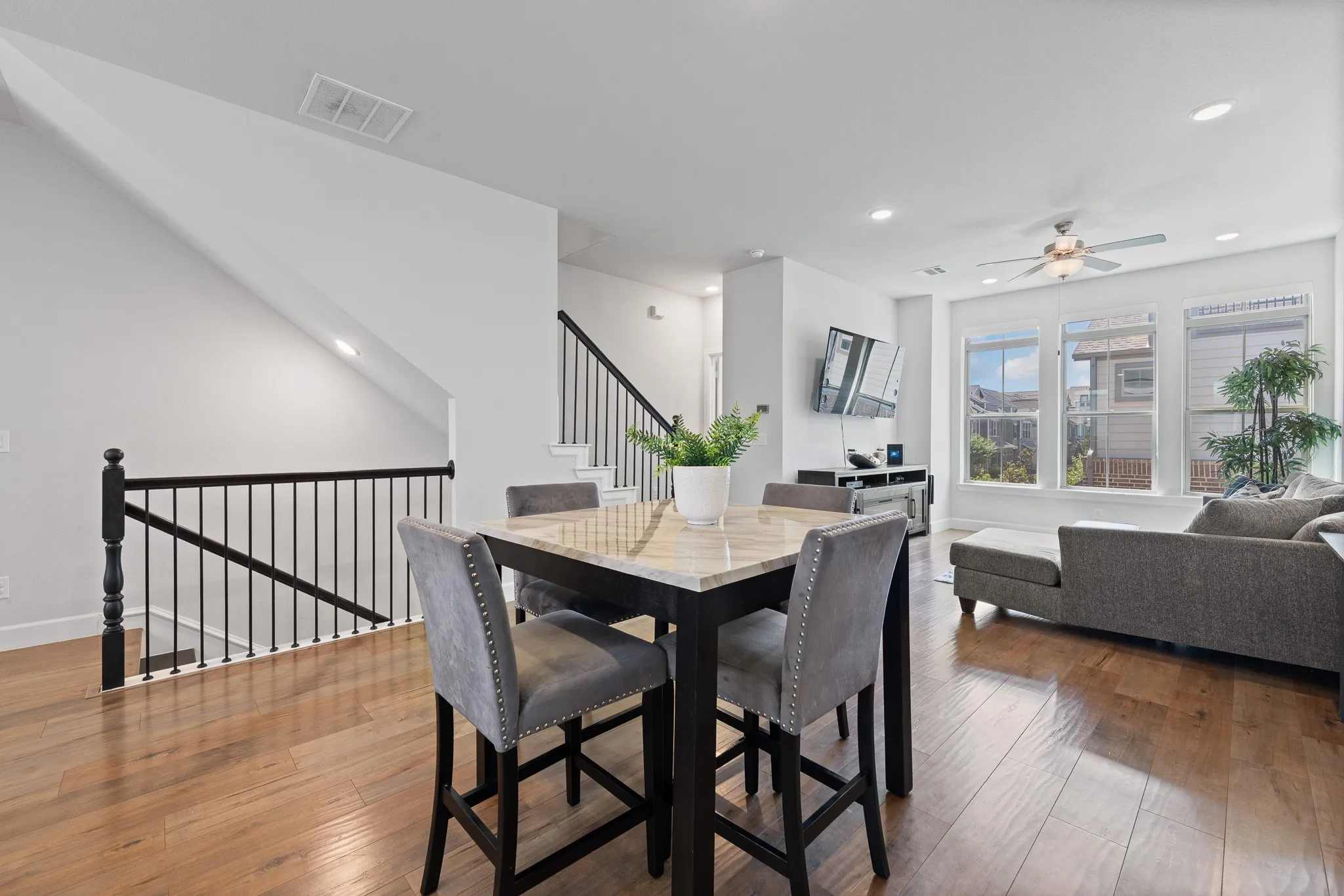 Single Family Residence For Sale in Dallas County , 2739 Flowering Peach Lane, Dallas, Texas 75212, 3 Bedroom, 4 Bathroom, 2 Garage spaces, 1,848 Sqft, built in 2019, mls#21269163, Real Estate Agent in Dallas, Homes For Sale in Dallas county, Homes For Sale in Dallas, Realtor in Dallas Texas, Real Estate Brokerage Independent Realty Texas, Luminita Cordes Realtor