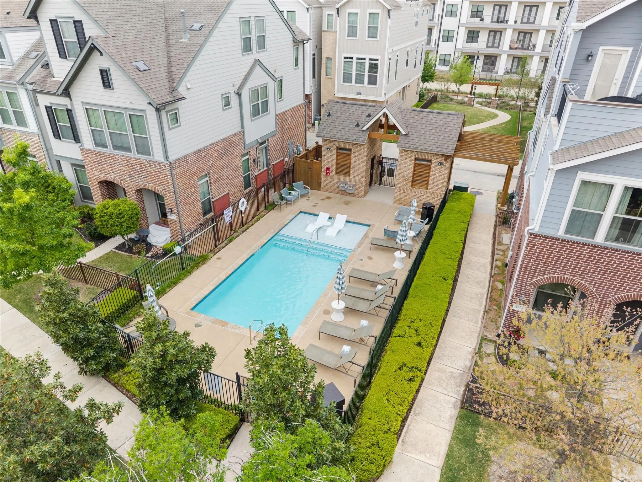 Single Family Residence For Sale in Dallas County , 2739 Flowering Peach Lane, Dallas, Texas 75212, 3 Bedroom, 4 Bathroom, 2 Garage spaces, 1,848 Sqft, built in 2019, mls#21269163, Real Estate Agent in Dallas, Homes For Sale in Dallas county, Homes For Sale in Dallas, Realtor in Dallas Texas, Real Estate Brokerage Independent Realty Texas, Luminita Cordes Realtor