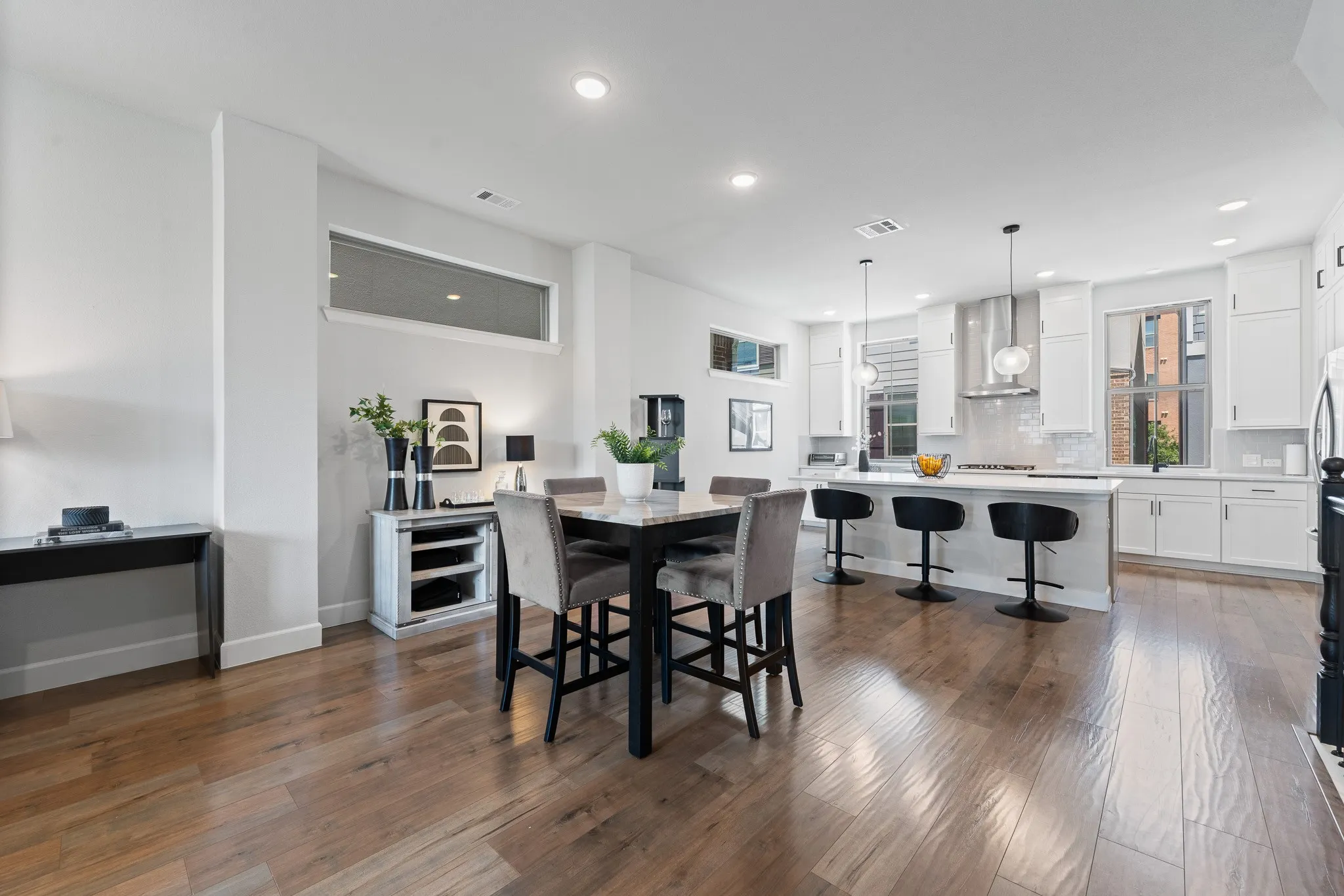Single Family Residence For Sale in Dallas County , 2739 Flowering Peach Lane, Dallas, Texas 75212, 3 Bedroom, 4 Bathroom, 2 Garage spaces, 1,848 Sqft, built in 2019, mls#21269163, Real Estate Agent in Dallas, Homes For Sale in Dallas county, Homes For Sale in Dallas, Realtor in Dallas Texas, Real Estate Brokerage Independent Realty Texas, Luminita Cordes Realtor