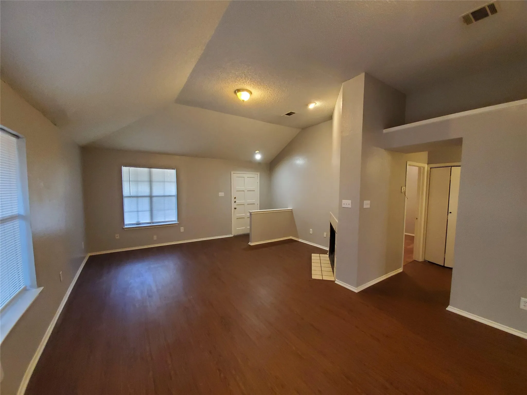 Duplex For Rent in Dallas County , 10212 Hillhouse Lane, Dallas, Texas 75227, 2 Bedroom, 1 Bathroom, Garage spaces, 1,183 Sqft, built in 1984, mls#21270838, Real Estate Agent in Dallas, Homes For Rent in Dallas county, Homes For Rent in Dallas, Realtor in Dallas Texas, Real Estate Brokerage Independent Realty Texas, Luminita Cordes Realtor