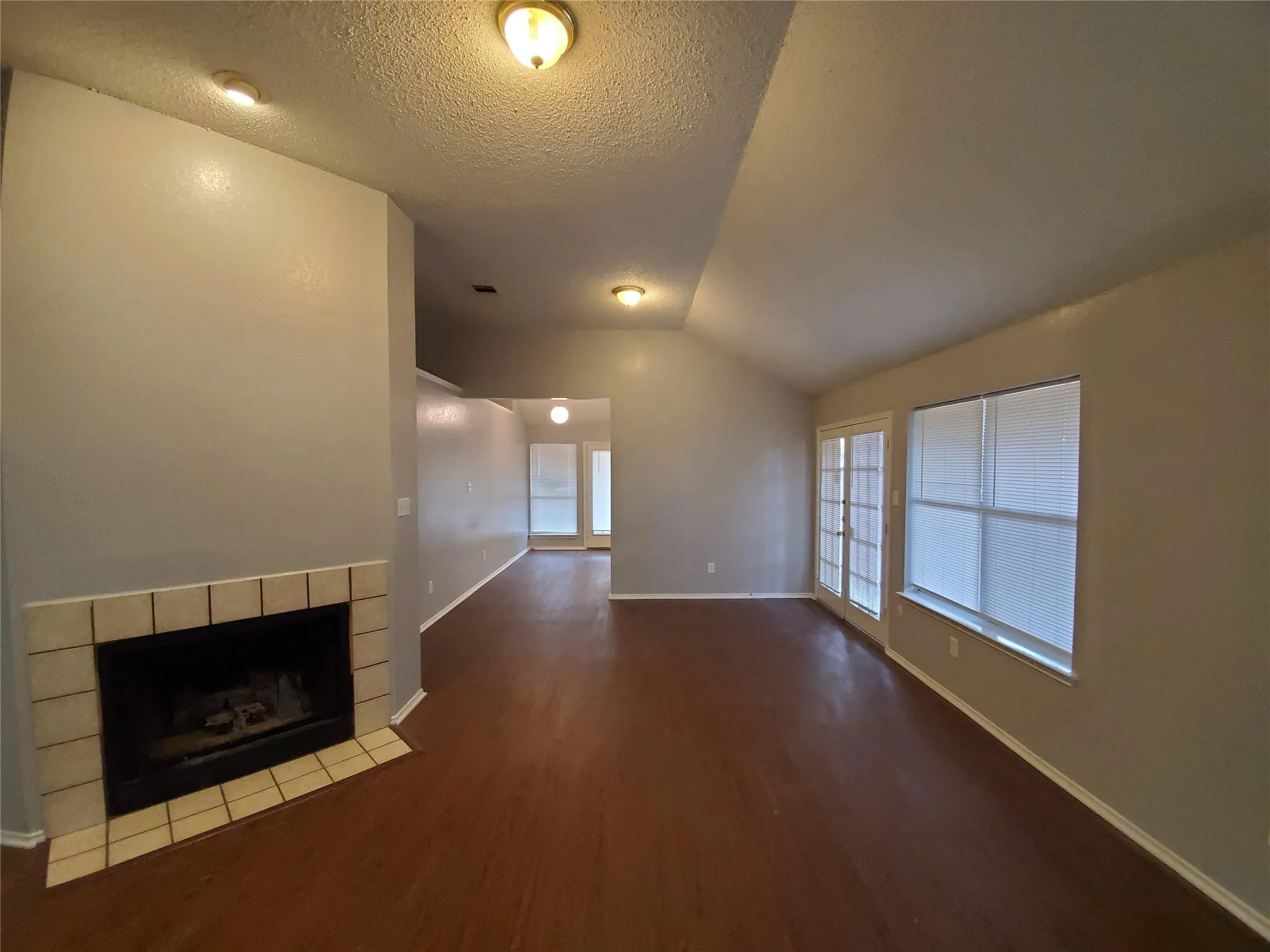 Duplex For Rent in Dallas County , 10212 Hillhouse Lane, Dallas, Texas 75227, 2 Bedroom, 1 Bathroom, Garage spaces, 1,183 Sqft, built in 1984, mls#21270838, Real Estate Agent in Dallas, Homes For Rent in Dallas county, Homes For Rent in Dallas, Realtor in Dallas Texas, Real Estate Brokerage Independent Realty Texas, Luminita Cordes Realtor