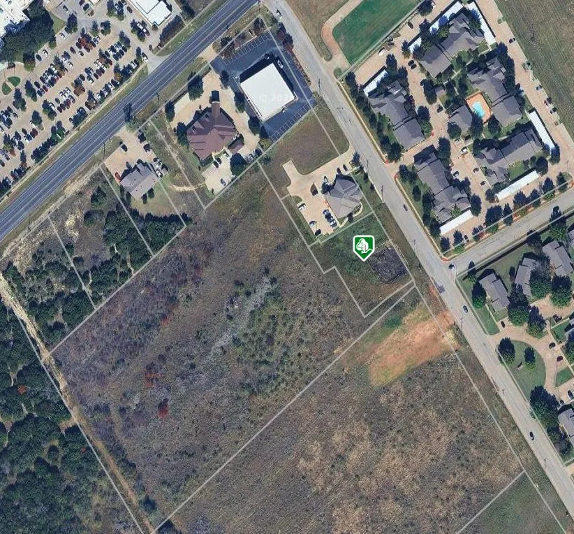 Location of lot in reference to other parcels and businesses
