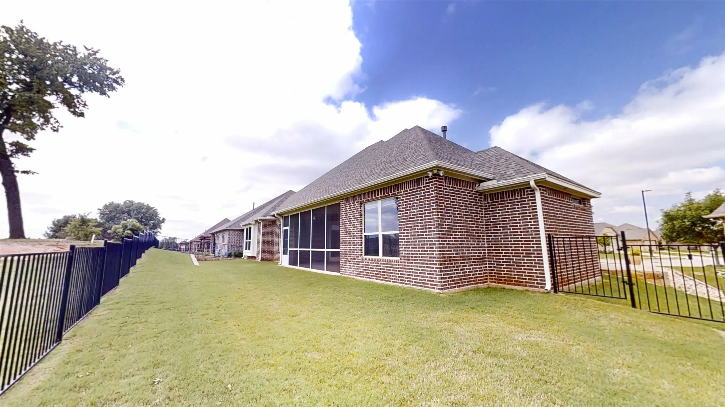 Single Family Residence For Sale in Hood County , 2025 Clive Drive, Granbury, Texas 76048, 3 Bedroom, 2 Bathroom, 2 Garage spaces, 2,366 Sqft, built in 2019, mls#21263257, Real Estate Agent in Granbury, Homes For Sale in Hood county, Homes For Sale in Granbury, Realtor in Granbury Texas, Real Estate Brokerage Independent Realty Texas, Luminita Cordes Realtor