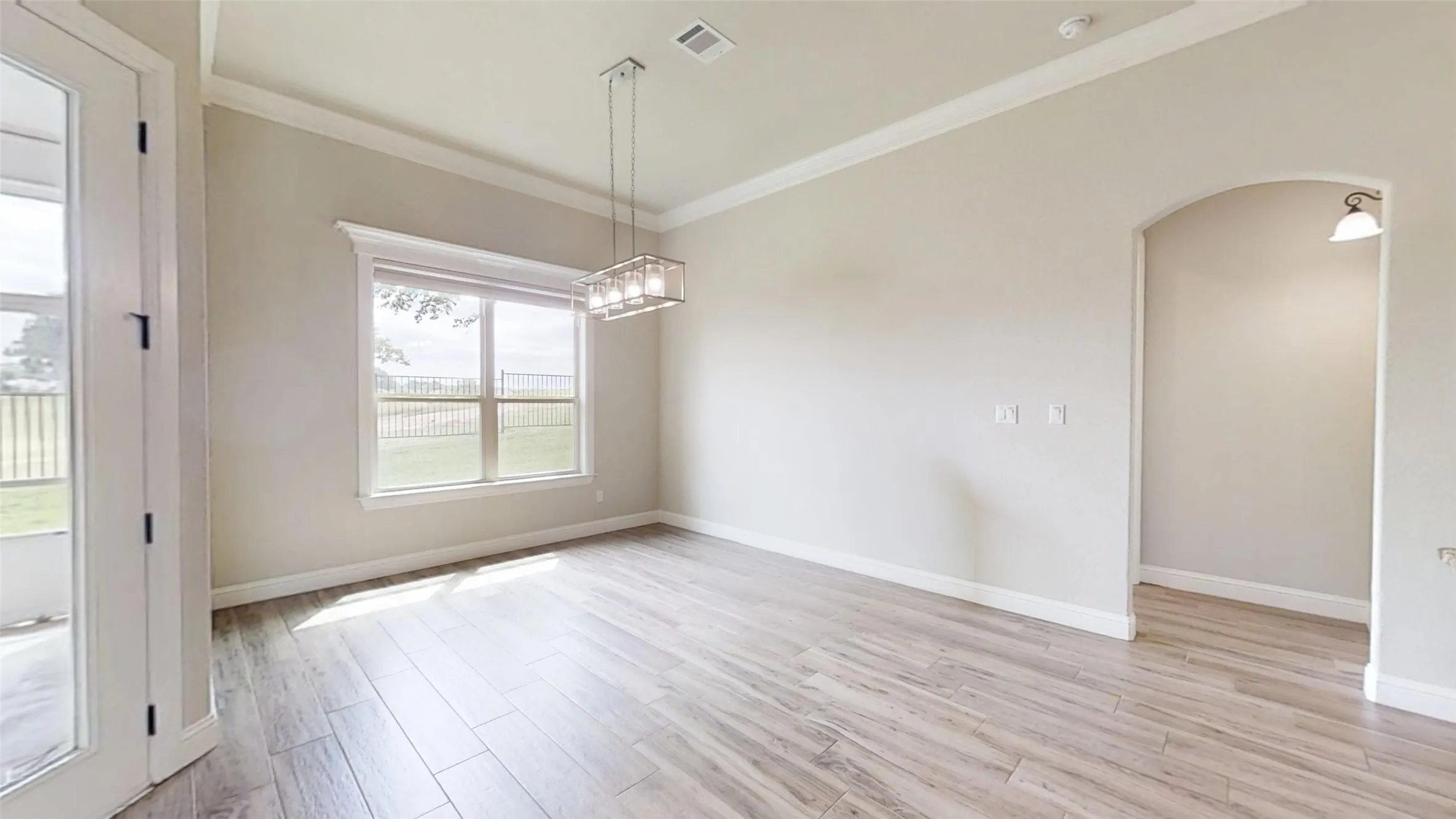 Single Family Residence For Sale in Hood County , 2025 Clive Drive, Granbury, Texas 76048, 3 Bedroom, 2 Bathroom, 2 Garage spaces, 2,366 Sqft, built in 2019, mls#21263257, Real Estate Agent in Granbury, Homes For Sale in Hood county, Homes For Sale in Granbury, Realtor in Granbury Texas, Real Estate Brokerage Independent Realty Texas, Luminita Cordes Realtor