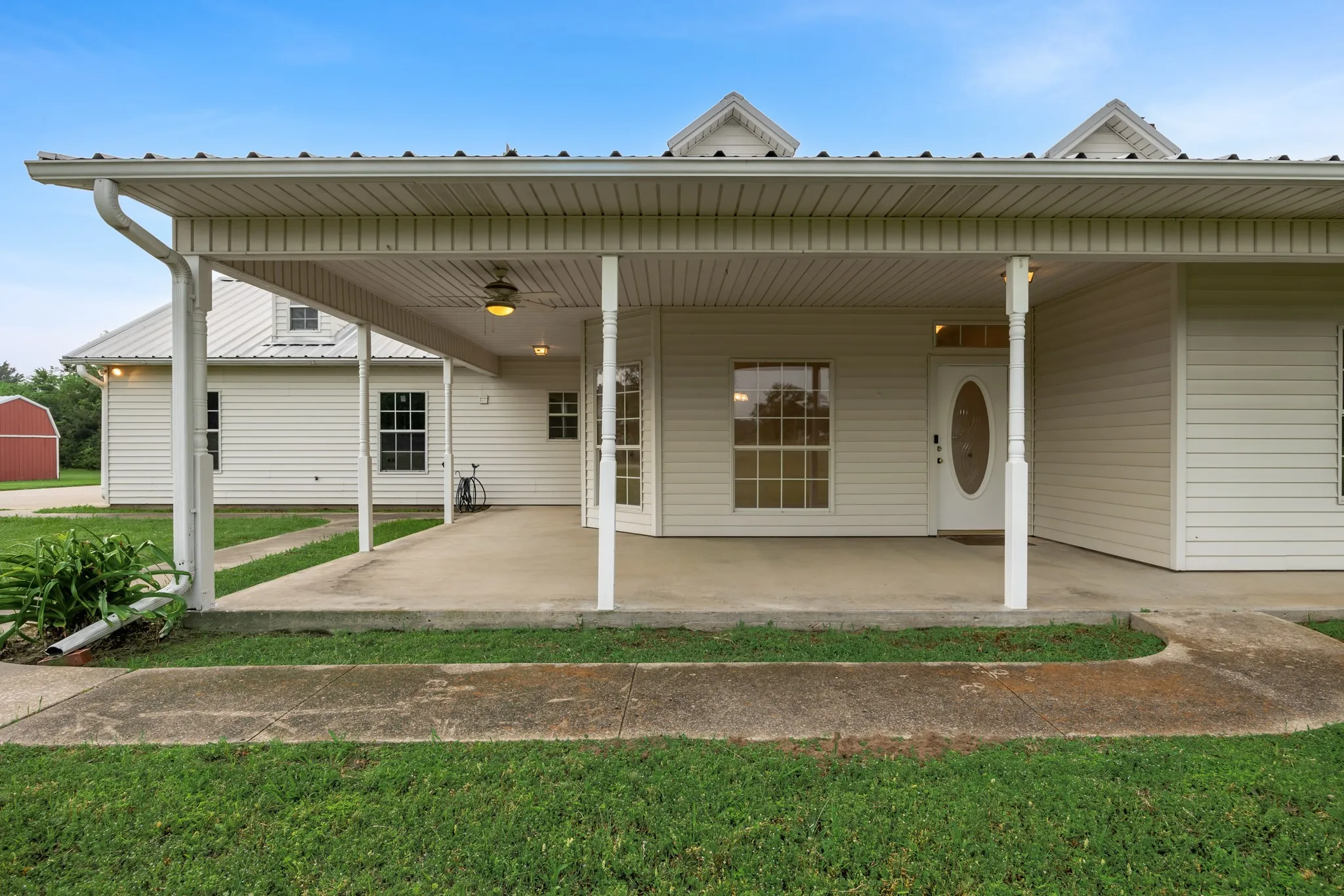 Single Family Residence For Sale in Kaufman County , 7644 County Rd 302 Road, Terrell, Texas 75160, 4 Bedroom, 3 Bathroom, 3 Garage spaces, 2,254 Sqft, built in 1998, mls#21247790, Real Estate Agent in Terrell, Homes For Sale in Kaufman county, Homes For Sale in Terrell, Realtor in Terrell Texas, Real Estate Brokerage Independent Realty Texas, Luminita Cordes Realtor