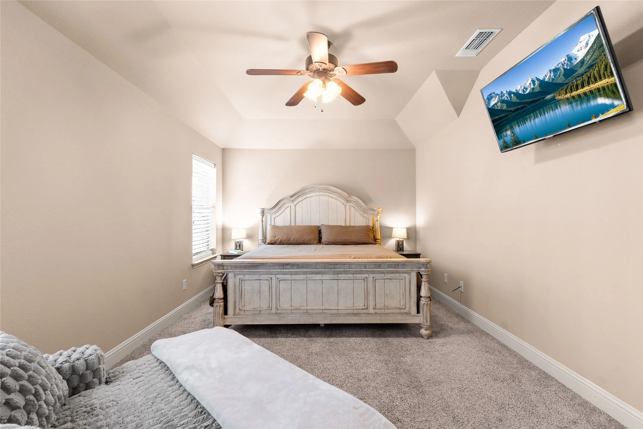 Single Family Residence For Sale in Hunt County , 6512 Ashland Drive, Greenville, Texas 75402, 4 Bedroom, 2 Bathroom, 2 Garage spaces, 1,811 Sqft, built in 2016, mls#21267347, Real Estate Agent in Greenville, Homes For Sale in Hunt county, Homes For Sale in Greenville, Realtor in Greenville Texas, Real Estate Brokerage Independent Realty Texas, Luminita Cordes Realtor