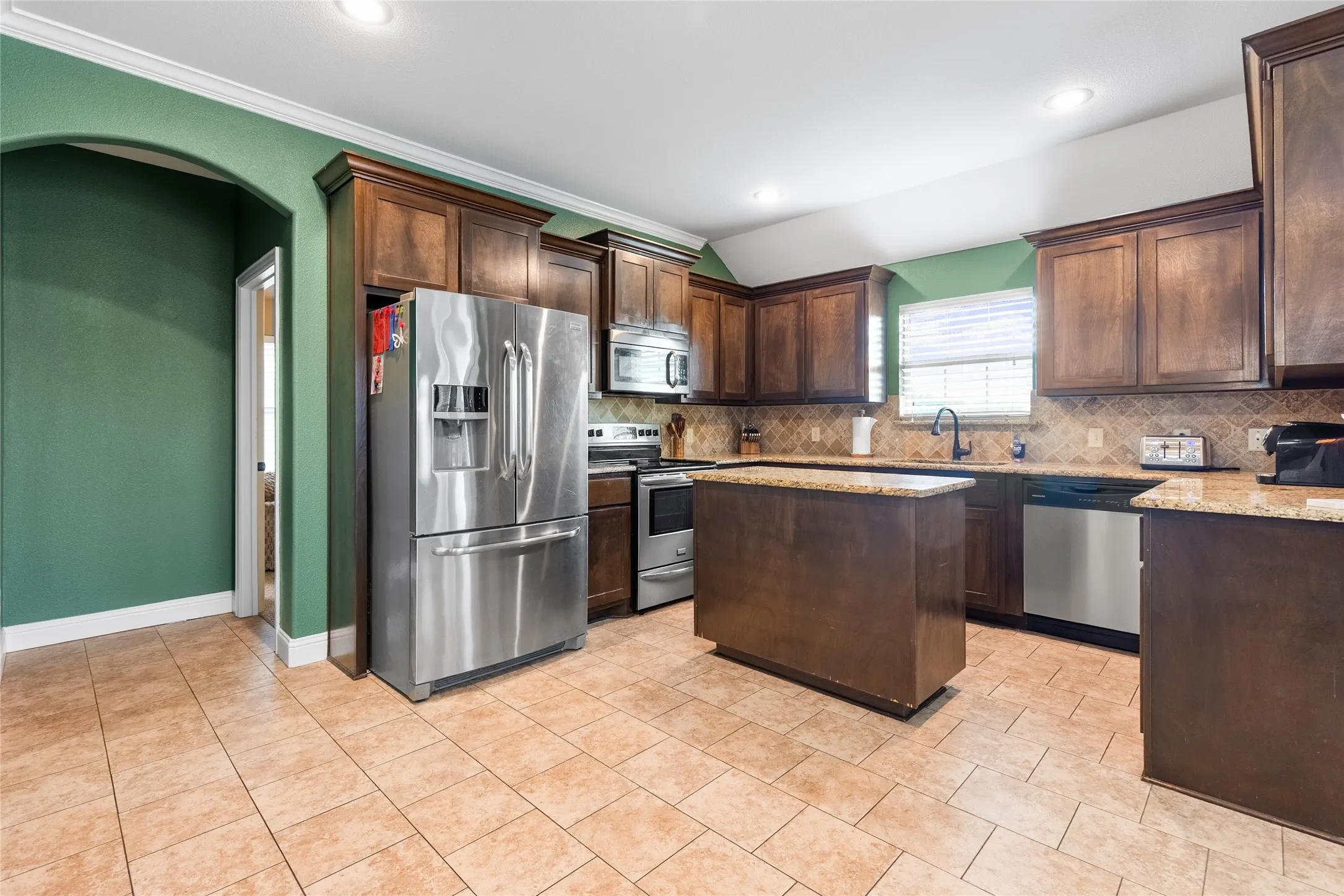Single Family Residence For Sale in Hunt County , 6512 Ashland Drive, Greenville, Texas 75402, 4 Bedroom, 2 Bathroom, 2 Garage spaces, 1,811 Sqft, built in 2016, mls#21267347, Real Estate Agent in Greenville, Homes For Sale in Hunt county, Homes For Sale in Greenville, Realtor in Greenville Texas, Real Estate Brokerage Independent Realty Texas, Luminita Cordes Realtor