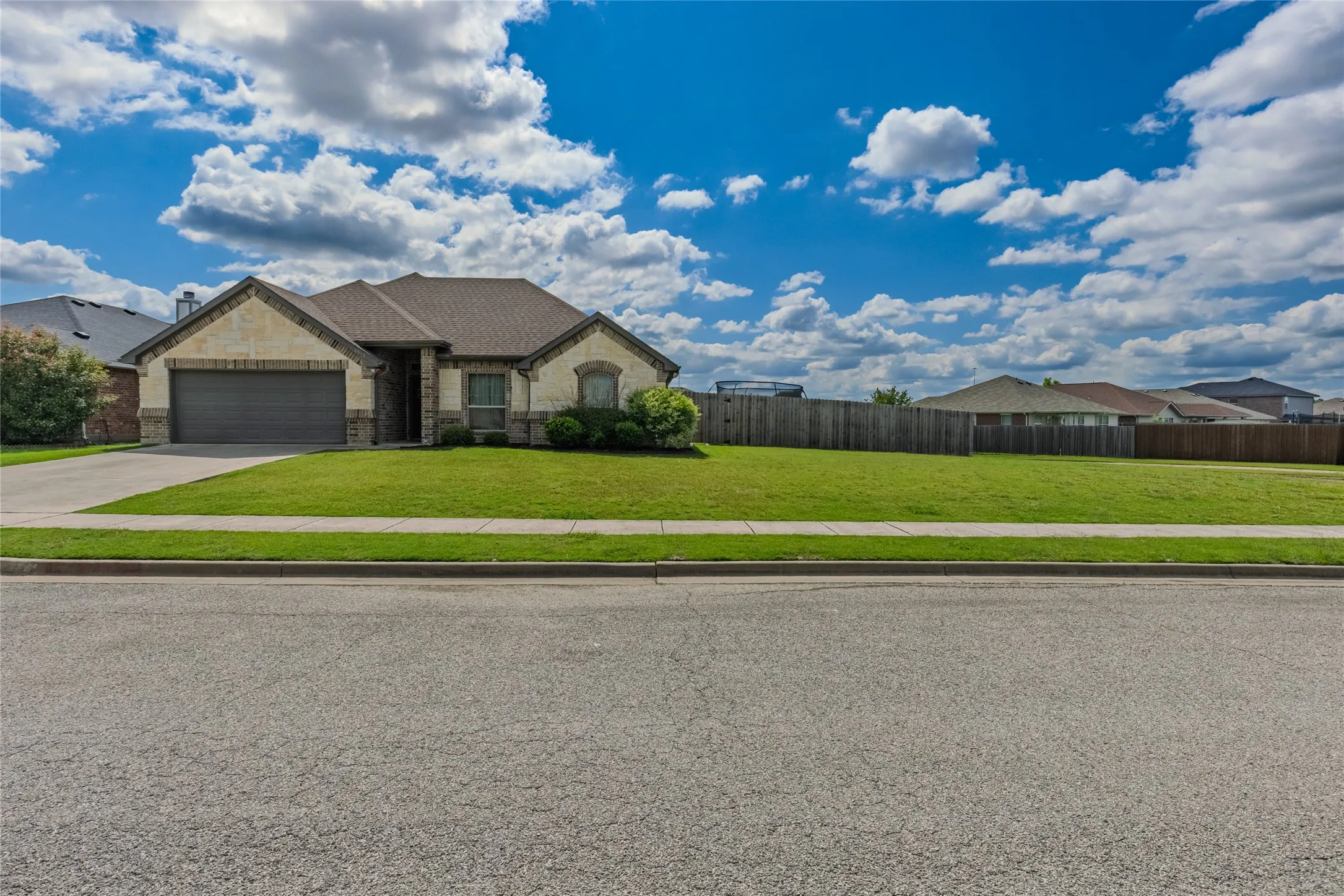 Single Family Residence For Sale in Hunt County , 6512 Ashland Drive, Greenville, Texas 75402, 4 Bedroom, 2 Bathroom, 2 Garage spaces, 1,811 Sqft, built in 2016, mls#21267347, Real Estate Agent in Greenville, Homes For Sale in Hunt county, Homes For Sale in Greenville, Realtor in Greenville Texas, Real Estate Brokerage Independent Realty Texas, Luminita Cordes Realtor
