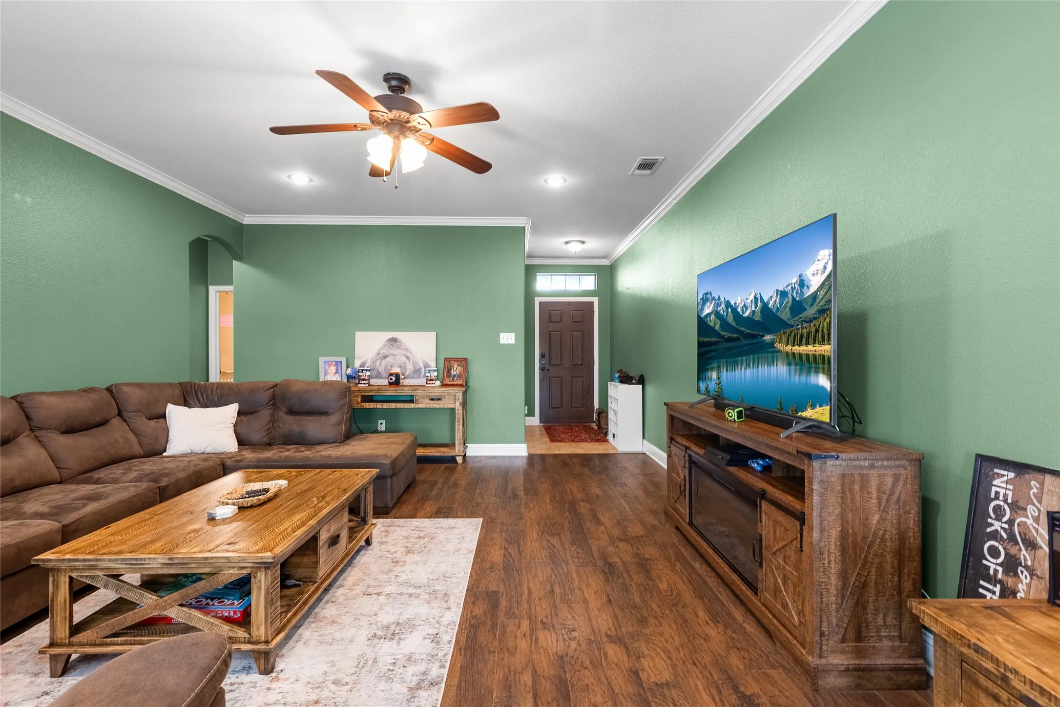 Single Family Residence For Sale in Hunt County , 6512 Ashland Drive, Greenville, Texas 75402, 4 Bedroom, 2 Bathroom, 2 Garage spaces, 1,811 Sqft, built in 2016, mls#21267347, Real Estate Agent in Greenville, Homes For Sale in Hunt county, Homes For Sale in Greenville, Realtor in Greenville Texas, Real Estate Brokerage Independent Realty Texas, Luminita Cordes Realtor