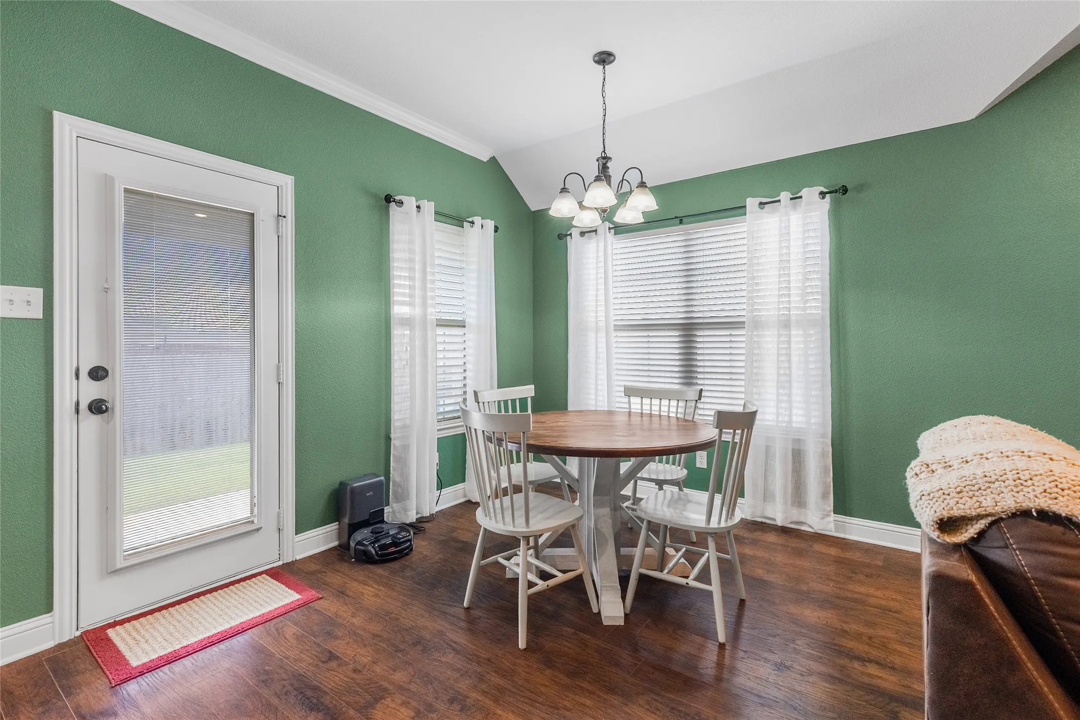 Single Family Residence For Sale in Hunt County , 6512 Ashland Drive, Greenville, Texas 75402, 4 Bedroom, 2 Bathroom, 2 Garage spaces, 1,811 Sqft, built in 2016, mls#21267347, Real Estate Agent in Greenville, Homes For Sale in Hunt county, Homes For Sale in Greenville, Realtor in Greenville Texas, Real Estate Brokerage Independent Realty Texas, Luminita Cordes Realtor