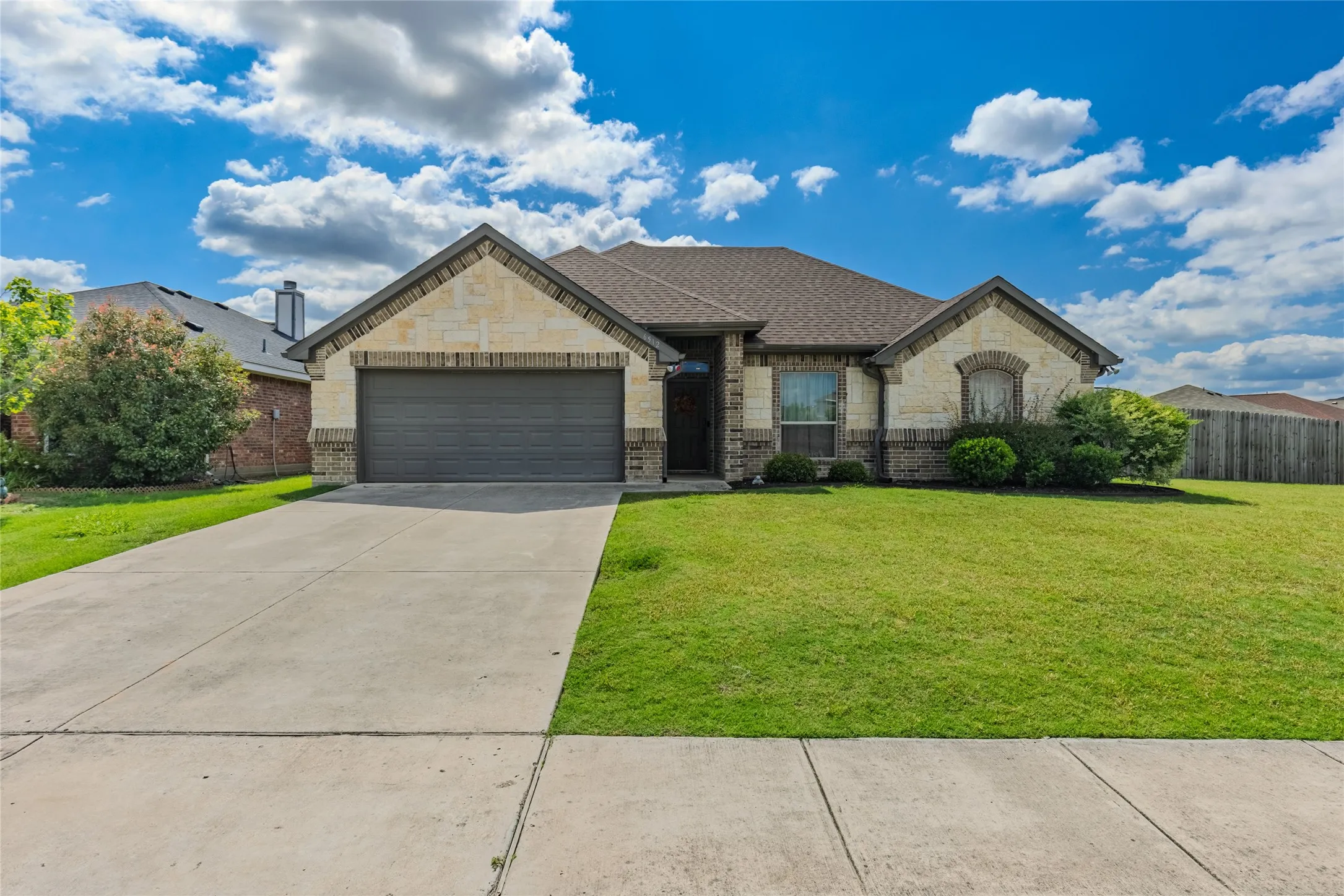 Single Family Residence For Sale in Hunt County , 6512 Ashland Drive, Greenville, Texas 75402, 4 Bedroom, 2 Bathroom, 2 Garage spaces, 1,811 Sqft, built in 2016, mls#21267347, Real Estate Agent in Greenville, Homes For Sale in Hunt county, Homes For Sale in Greenville, Realtor in Greenville Texas, Real Estate Brokerage Independent Realty Texas, Luminita Cordes Realtor