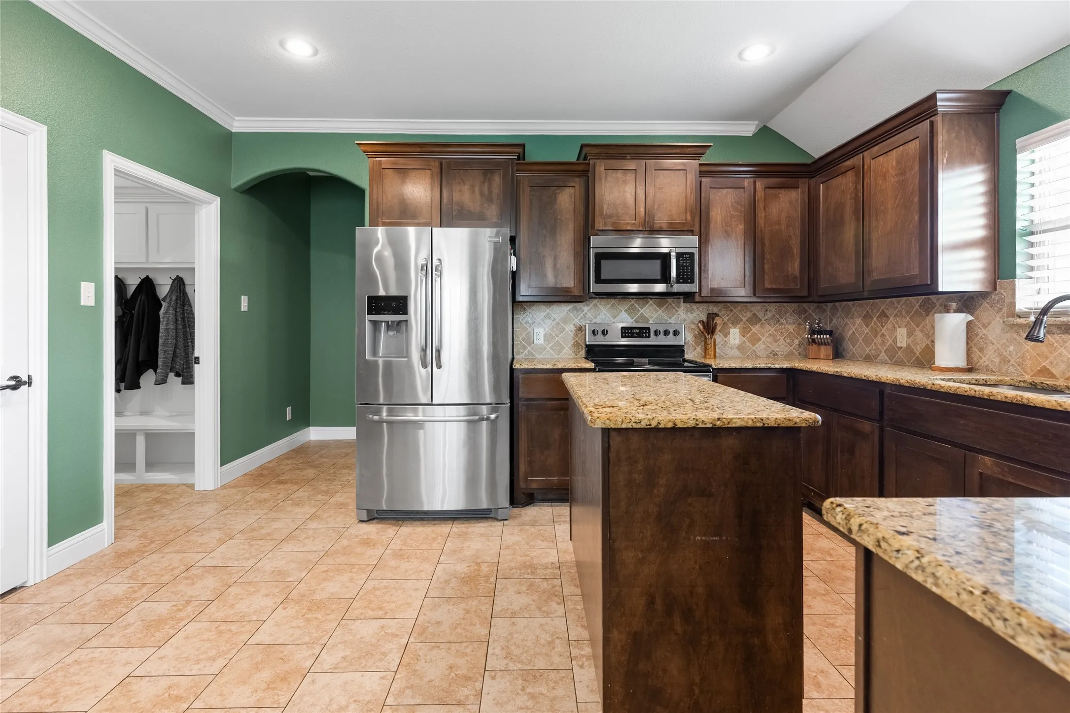 Single Family Residence For Sale in Hunt County , 6512 Ashland Drive, Greenville, Texas 75402, 4 Bedroom, 2 Bathroom, 2 Garage spaces, 1,811 Sqft, built in 2016, mls#21267347, Real Estate Agent in Greenville, Homes For Sale in Hunt county, Homes For Sale in Greenville, Realtor in Greenville Texas, Real Estate Brokerage Independent Realty Texas, Luminita Cordes Realtor