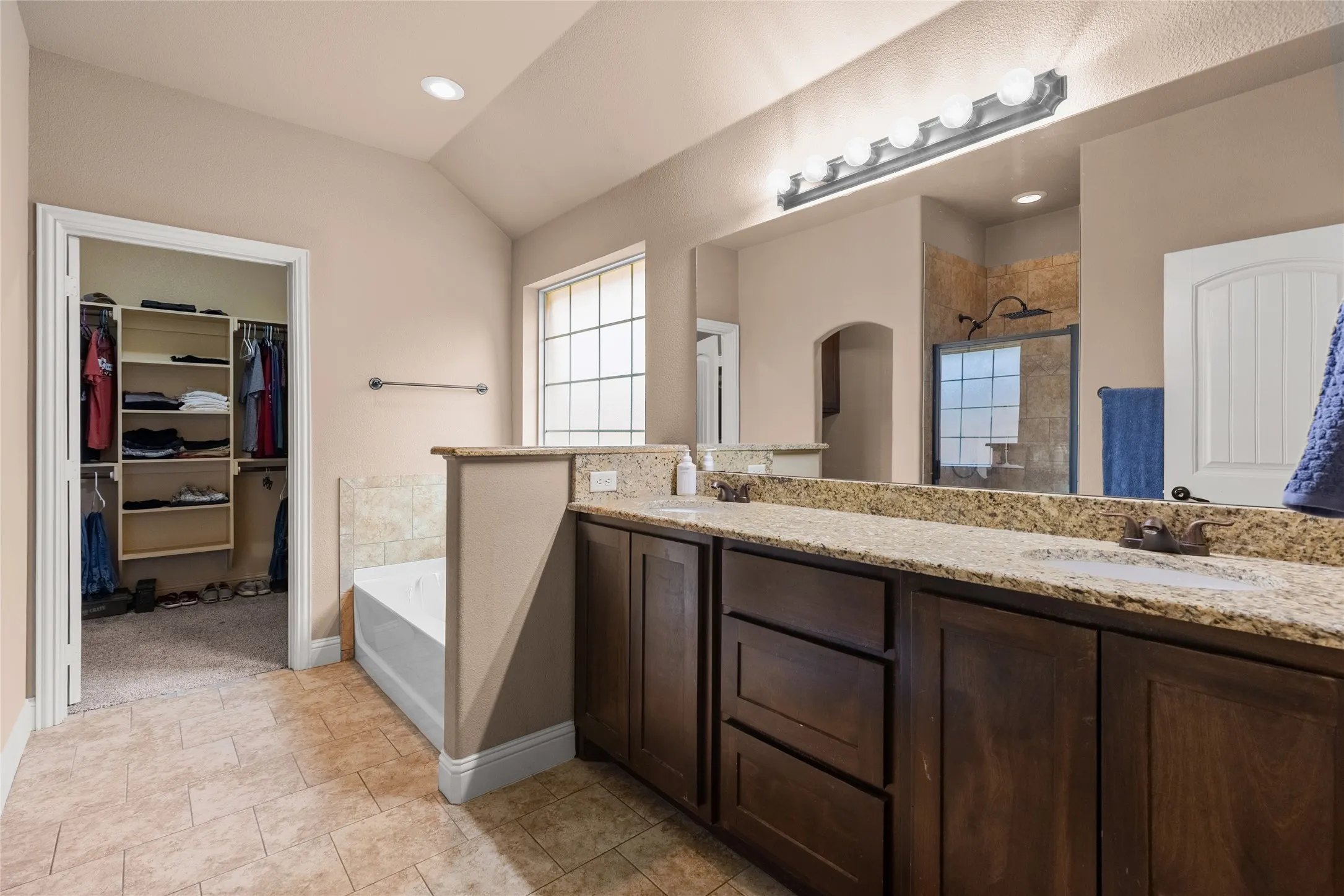 Single Family Residence For Sale in Hunt County , 6512 Ashland Drive, Greenville, Texas 75402, 4 Bedroom, 2 Bathroom, 2 Garage spaces, 1,811 Sqft, built in 2016, mls#21267347, Real Estate Agent in Greenville, Homes For Sale in Hunt county, Homes For Sale in Greenville, Realtor in Greenville Texas, Real Estate Brokerage Independent Realty Texas, Luminita Cordes Realtor