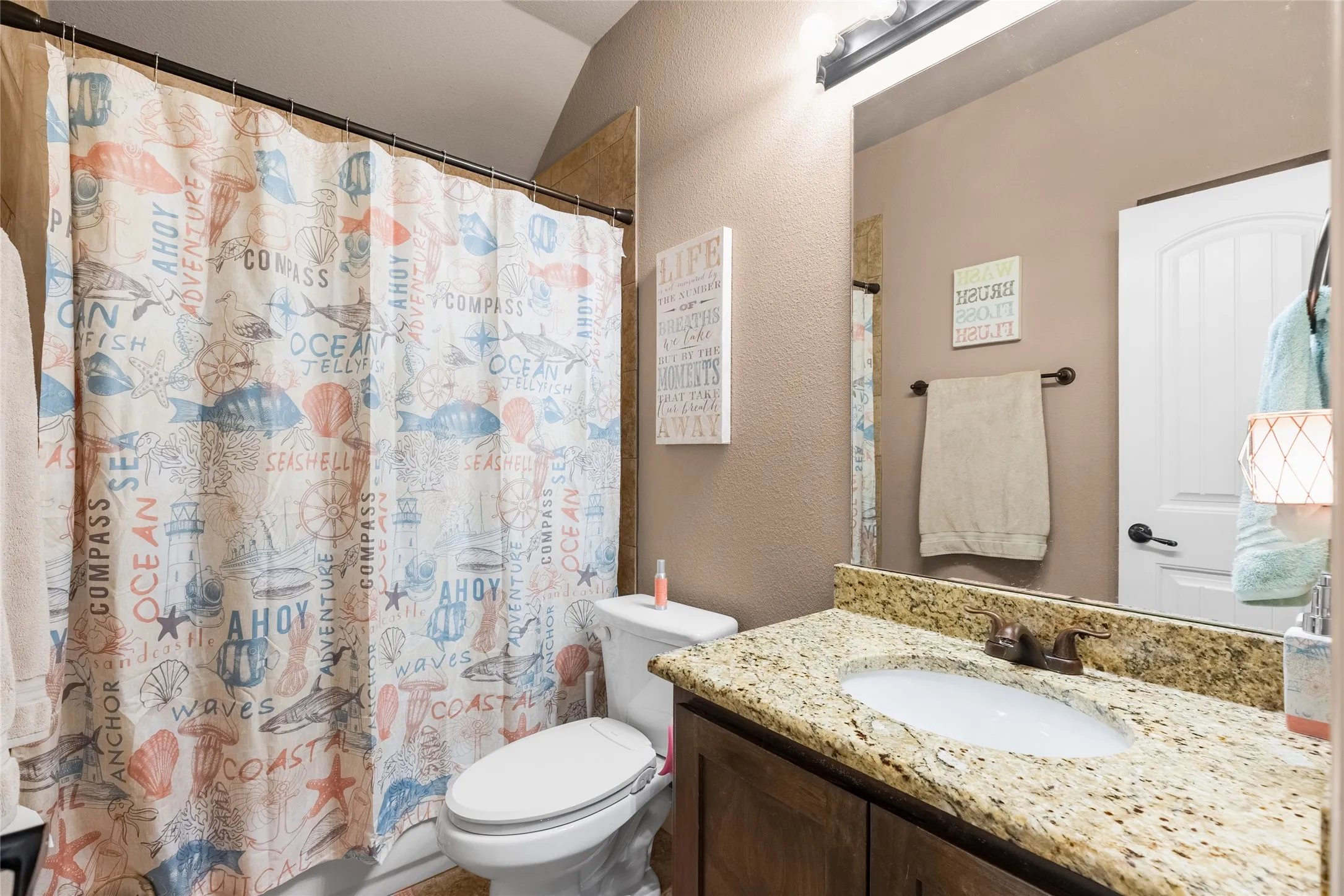 Single Family Residence For Sale in Hunt County , 6512 Ashland Drive, Greenville, Texas 75402, 4 Bedroom, 2 Bathroom, 2 Garage spaces, 1,811 Sqft, built in 2016, mls#21267347, Real Estate Agent in Greenville, Homes For Sale in Hunt county, Homes For Sale in Greenville, Realtor in Greenville Texas, Real Estate Brokerage Independent Realty Texas, Luminita Cordes Realtor