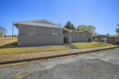 Single Family Residence For Sale in Grayson County , 62 Pershing Drive, Denison, Texas 75020, 5 Bedrooms, 3 Bathrooms, Garage spaces, 1,650 Sqft, built in 1945, Price $185,000, mls#21269047, Real Estate Agent in Denison, Homes For Sale in Grayson county, Homes For Sale in Denison, Realtor in Denison Texas, Real Estate Brokerage Independent Realty Texas, Luminita Cordes Realtor
