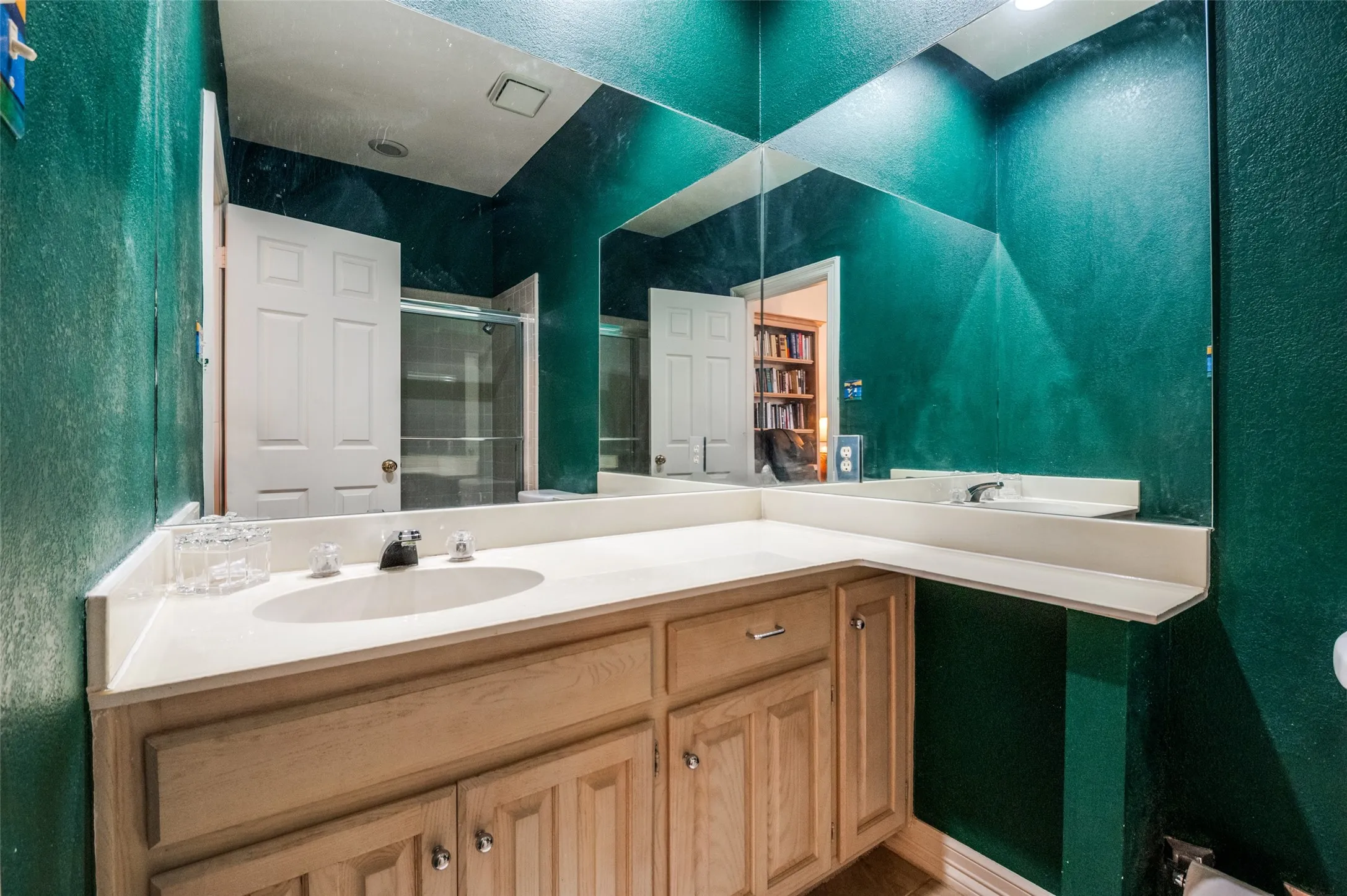 Condominium For Sale in Dallas County , 4711 O Connor Court, Irving, Texas 75062, 2 Bedroom, 3 Bathroom, 2 Garage spaces, 2,088 Sqft, built in 1982, Price $510,000, mls#21270445, Real Estate Agent in Irving, Homes For Sale in Dallas county, Homes For Sale in Irving, Realtor in Irving Texas, Real Estate Brokerage Independent Realty Texas, Luminita Cordes Realtor