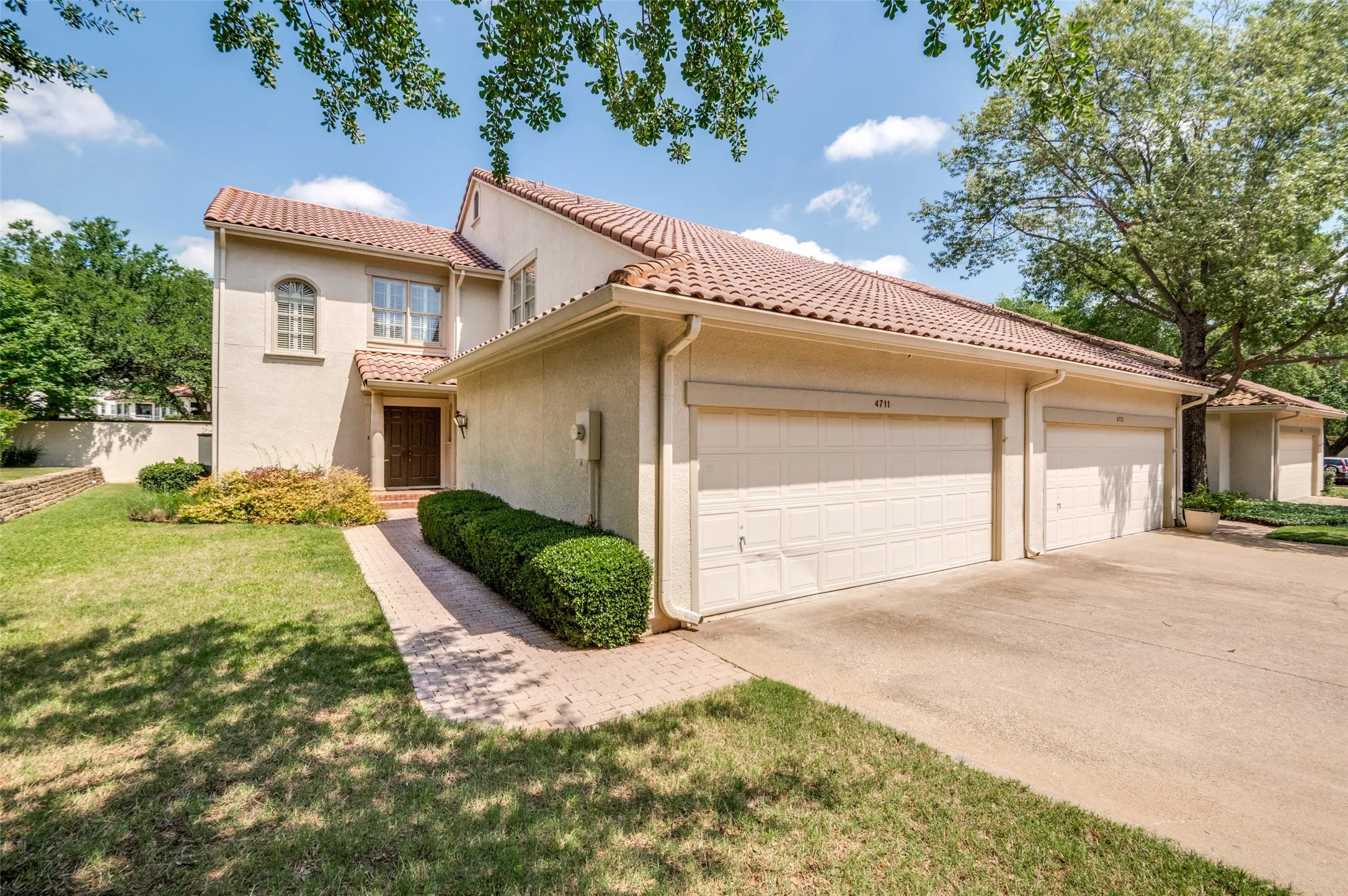 Condominium For Sale in Dallas County , 4711 O Connor Court, Irving, Texas 75062, 2 Bedroom, 3 Bathroom, 2 Garage spaces, 2,088 Sqft, built in 1982, Price $510,000, mls#21270445, Real Estate Agent in Irving, Homes For Sale in Dallas county, Homes For Sale in Irving, Realtor in Irving Texas, Real Estate Brokerage Independent Realty Texas, Luminita Cordes Realtor