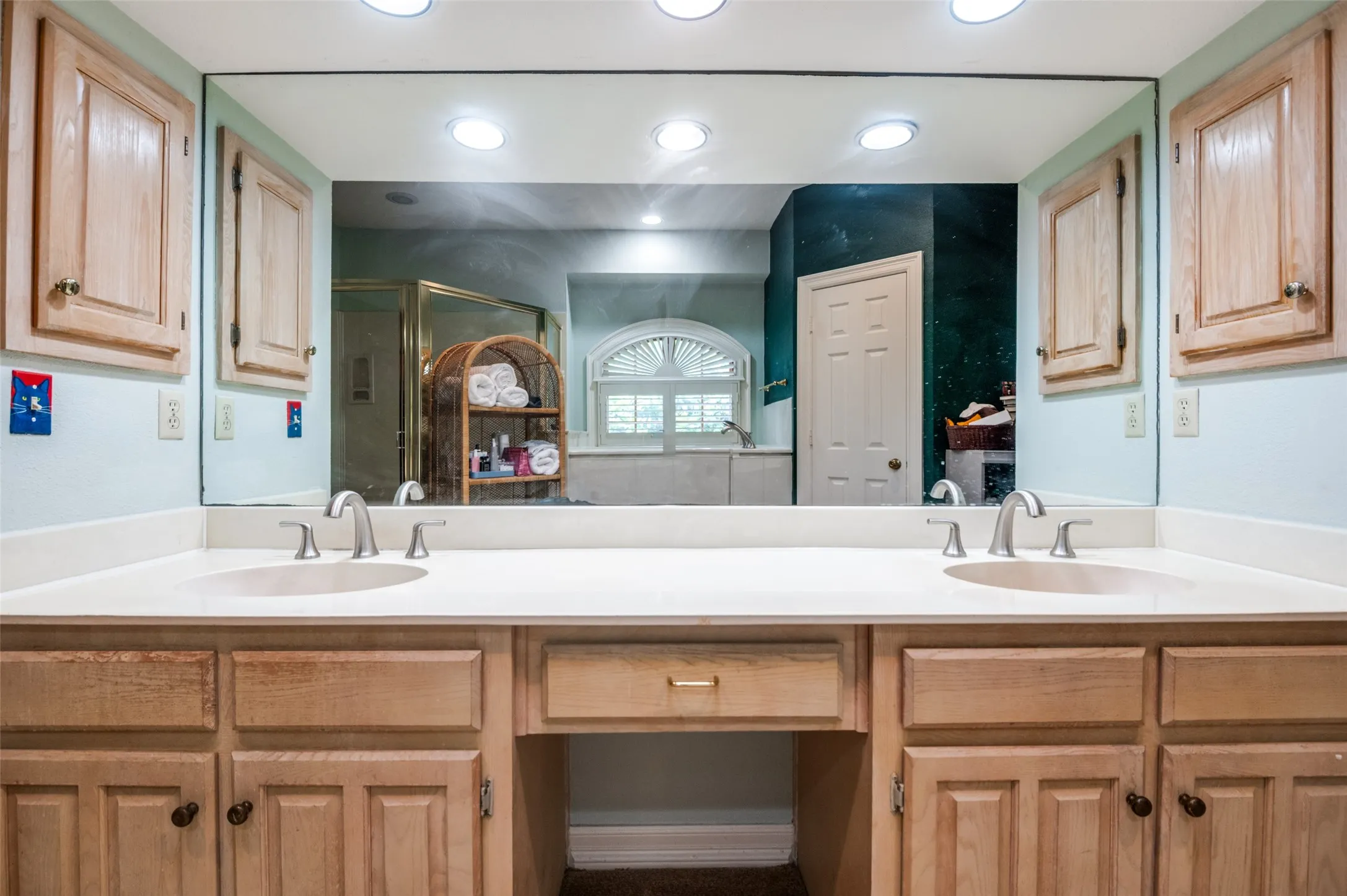Condominium For Sale in Dallas County , 4711 O Connor Court, Irving, Texas 75062, 2 Bedroom, 3 Bathroom, 2 Garage spaces, 2,088 Sqft, built in 1982, Price $510,000, mls#21270445, Real Estate Agent in Irving, Homes For Sale in Dallas county, Homes For Sale in Irving, Realtor in Irving Texas, Real Estate Brokerage Independent Realty Texas, Luminita Cordes Realtor
