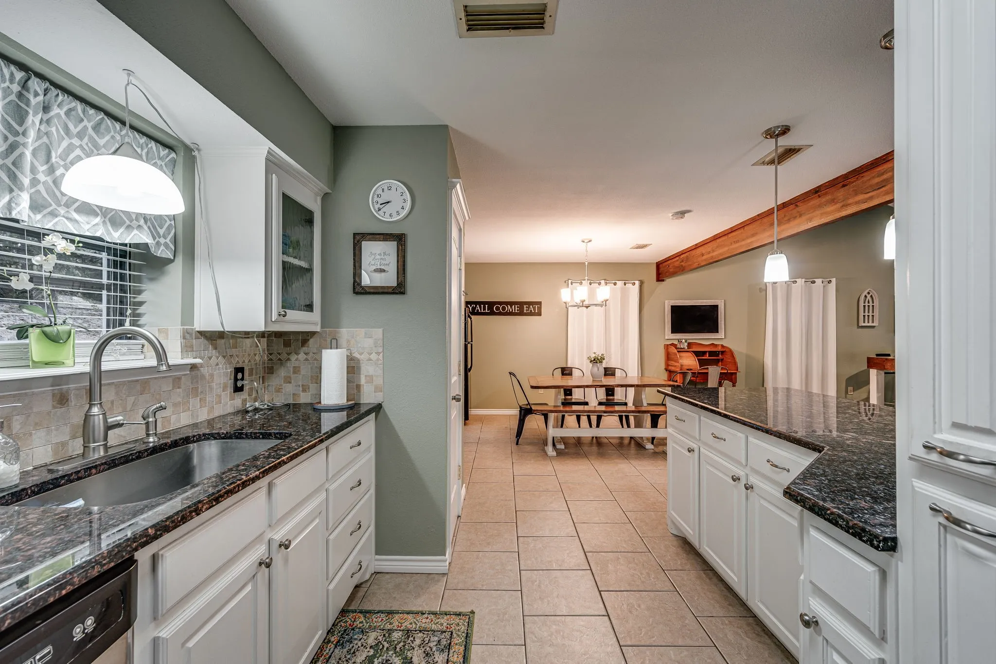 Single Family Residence For Sale in Ellis County , 309 Lakewood Drive, Waxahachie, Texas 75165, 3 Bedroom, 2 Bathroom, Garage spaces, 1,828 Sqft, built in 1986, mls#21253275, Real Estate Agent in Waxahachie, Homes For Sale in Ellis county, Homes For Sale in Waxahachie, Realtor in Waxahachie Texas, Real Estate Brokerage Independent Realty Texas, Luminita Cordes Realtor