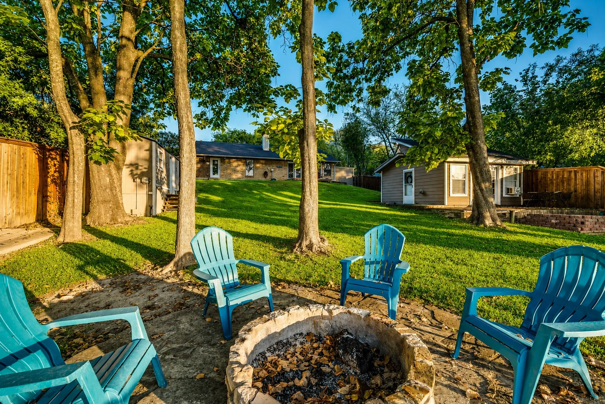 Single Family Residence For Sale in Ellis County , 309 Lakewood Drive, Waxahachie, Texas 75165, 3 Bedroom, 2 Bathroom, Garage spaces, 1,828 Sqft, built in 1986, mls#21253275, Real Estate Agent in Waxahachie, Homes For Sale in Ellis county, Homes For Sale in Waxahachie, Realtor in Waxahachie Texas, Real Estate Brokerage Independent Realty Texas, Luminita Cordes Realtor