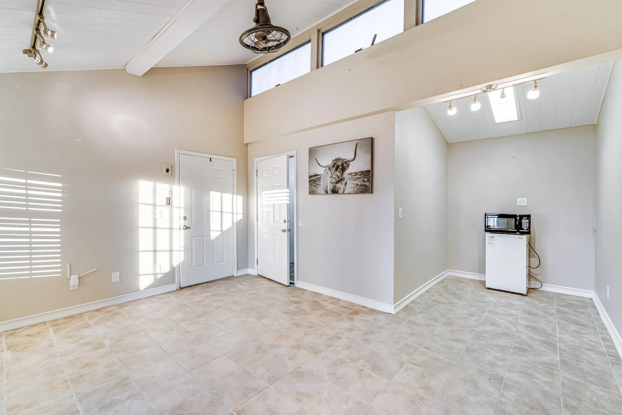 Single Family Residence For Sale in Ellis County , 309 Lakewood Drive, Waxahachie, Texas 75165, 3 Bedroom, 2 Bathroom, Garage spaces, 1,828 Sqft, built in 1986, mls#21253275, Real Estate Agent in Waxahachie, Homes For Sale in Ellis county, Homes For Sale in Waxahachie, Realtor in Waxahachie Texas, Real Estate Brokerage Independent Realty Texas, Luminita Cordes Realtor