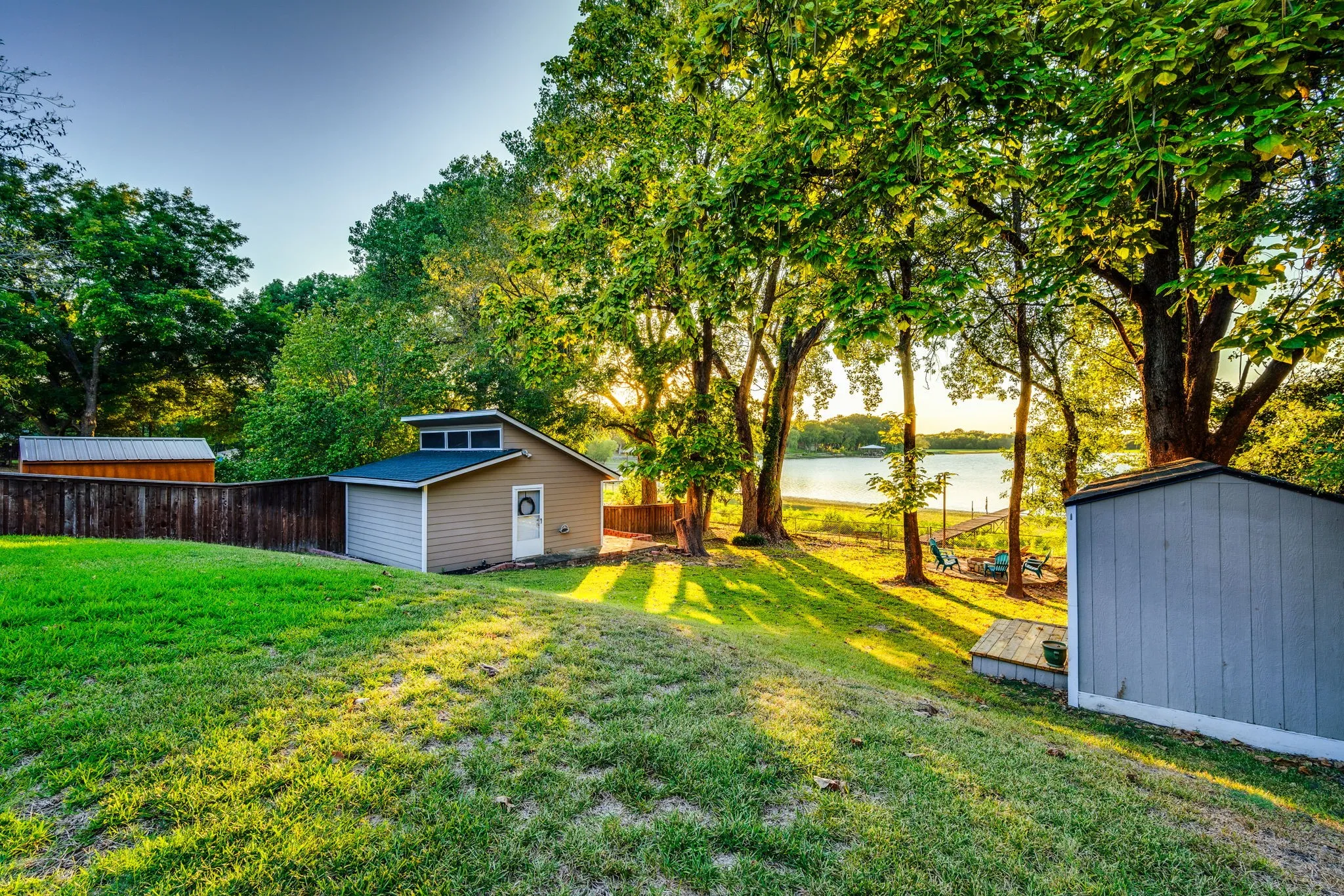 Single Family Residence For Sale in Ellis County , 309 Lakewood Drive, Waxahachie, Texas 75165, 3 Bedroom, 2 Bathroom, Garage spaces, 1,828 Sqft, built in 1986, mls#21253275, Real Estate Agent in Waxahachie, Homes For Sale in Ellis county, Homes For Sale in Waxahachie, Realtor in Waxahachie Texas, Real Estate Brokerage Independent Realty Texas, Luminita Cordes Realtor