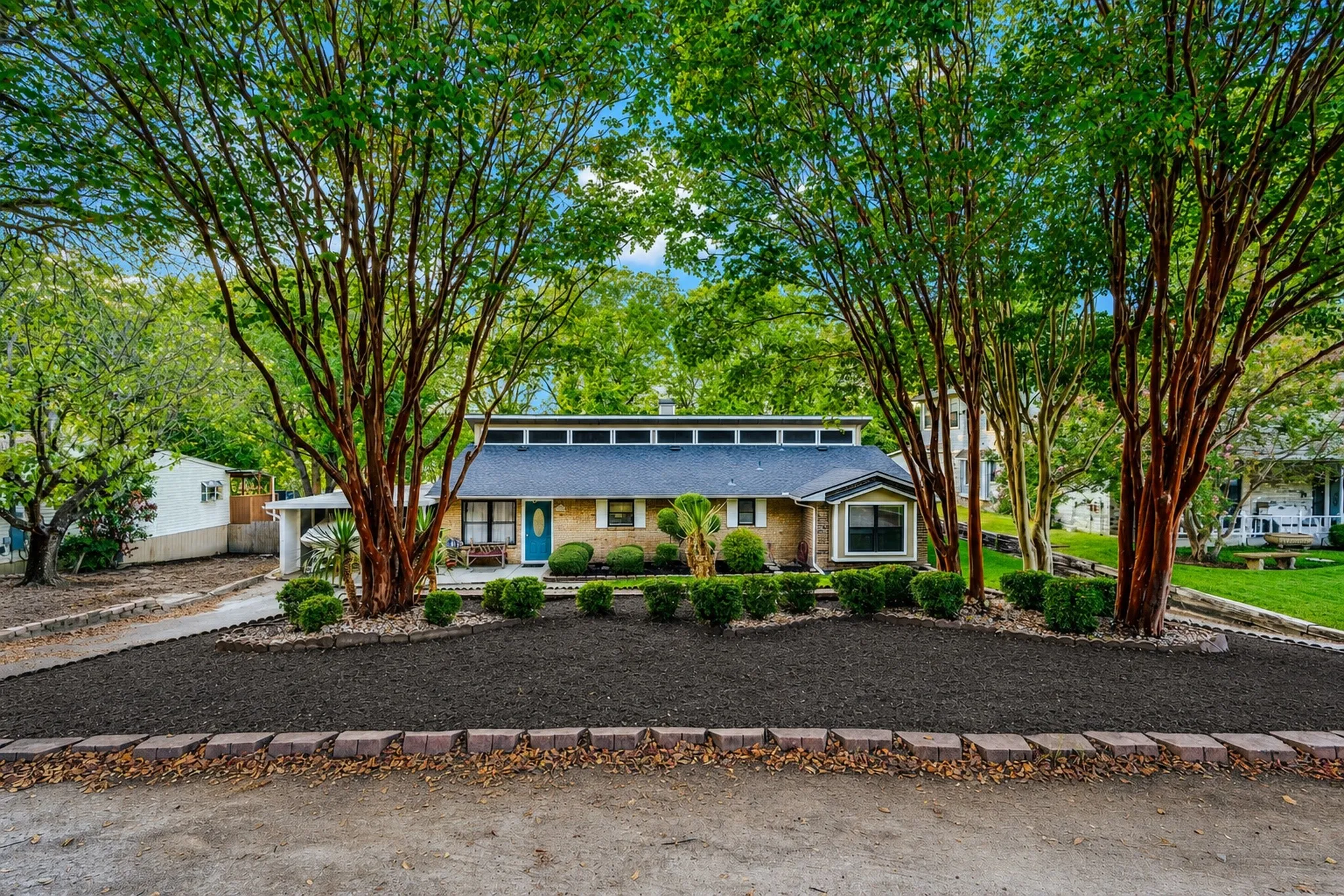 Single Family Residence For Sale in Ellis County , 309 Lakewood Drive, Waxahachie, Texas 75165, 3 Bedroom, 2 Bathroom, Garage spaces, 1,828 Sqft, built in 1986, mls#21253275, Real Estate Agent in Waxahachie, Homes For Sale in Ellis county, Homes For Sale in Waxahachie, Realtor in Waxahachie Texas, Real Estate Brokerage Independent Realty Texas, Luminita Cordes Realtor