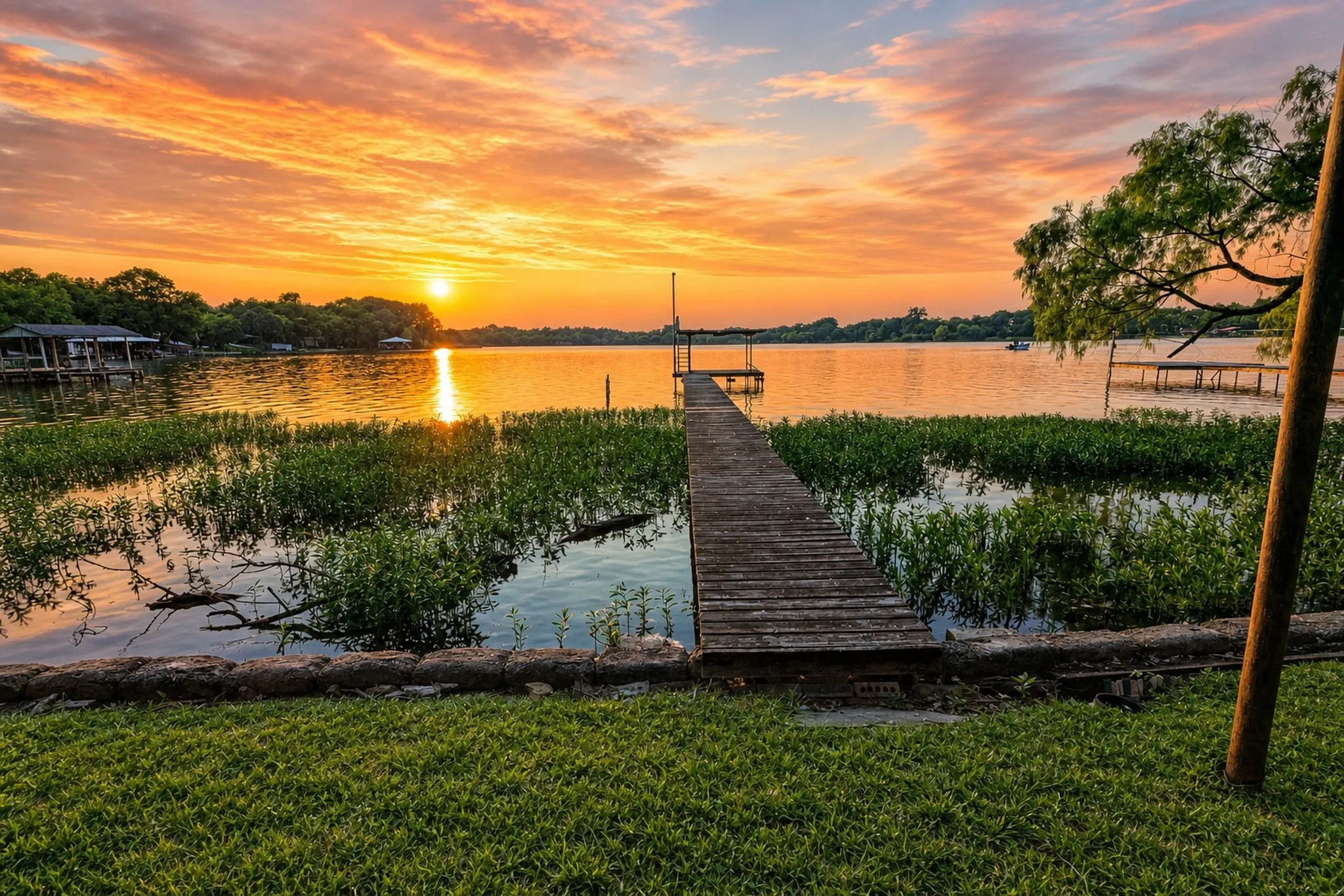 Single Family Residence For Sale in Ellis County , 309 Lakewood Drive, Waxahachie, Texas 75165, 3 Bedroom, 2 Bathroom, Garage spaces, 1,828 Sqft, built in 1986, mls#21253275, Real Estate Agent in Waxahachie, Homes For Sale in Ellis county, Homes For Sale in Waxahachie, Realtor in Waxahachie Texas, Real Estate Brokerage Independent Realty Texas, Luminita Cordes Realtor