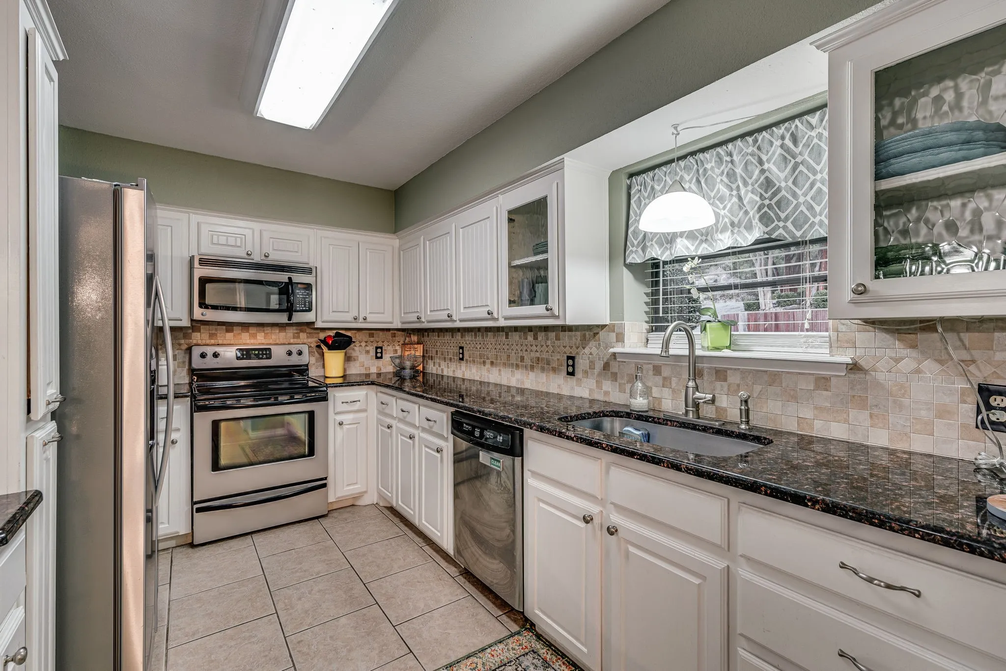 Single Family Residence For Sale in Ellis County , 309 Lakewood Drive, Waxahachie, Texas 75165, 3 Bedroom, 2 Bathroom, Garage spaces, 1,828 Sqft, built in 1986, mls#21253275, Real Estate Agent in Waxahachie, Homes For Sale in Ellis county, Homes For Sale in Waxahachie, Realtor in Waxahachie Texas, Real Estate Brokerage Independent Realty Texas, Luminita Cordes Realtor