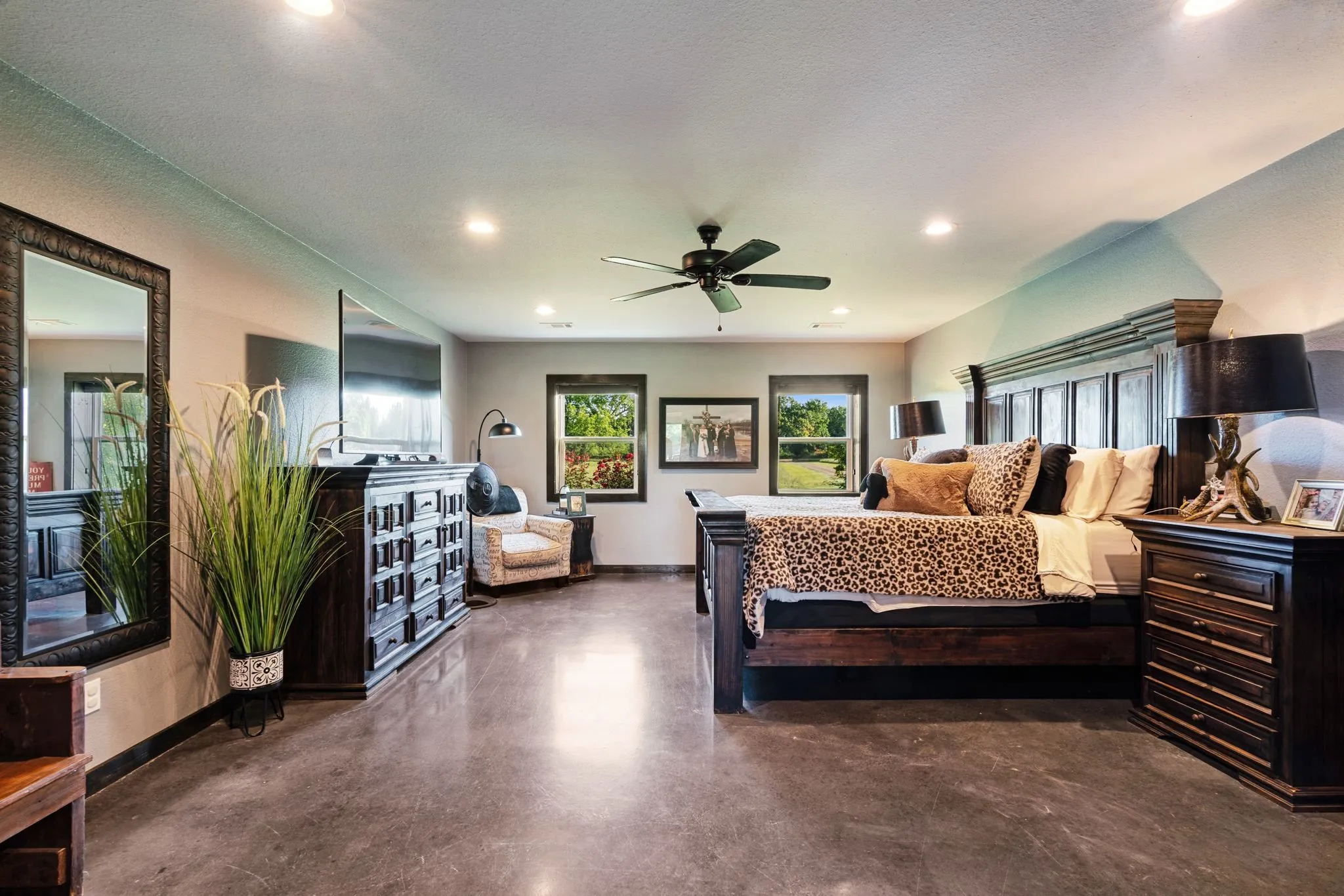 Single Family Residence For Sale in Lamar County , 962 County Road 14630, Pattonville, Texas 75468, 3 Bedroom, 3 Bathroom, 4 Garage spaces, 2,600 Sqft, built in 2018, mls#21267194, Real Estate Agent in Pattonville, Homes For Sale in Lamar county, Homes For Sale in Pattonville, Realtor in Pattonville Texas, Real Estate Brokerage Independent Realty Texas, Luminita Cordes Realtor
