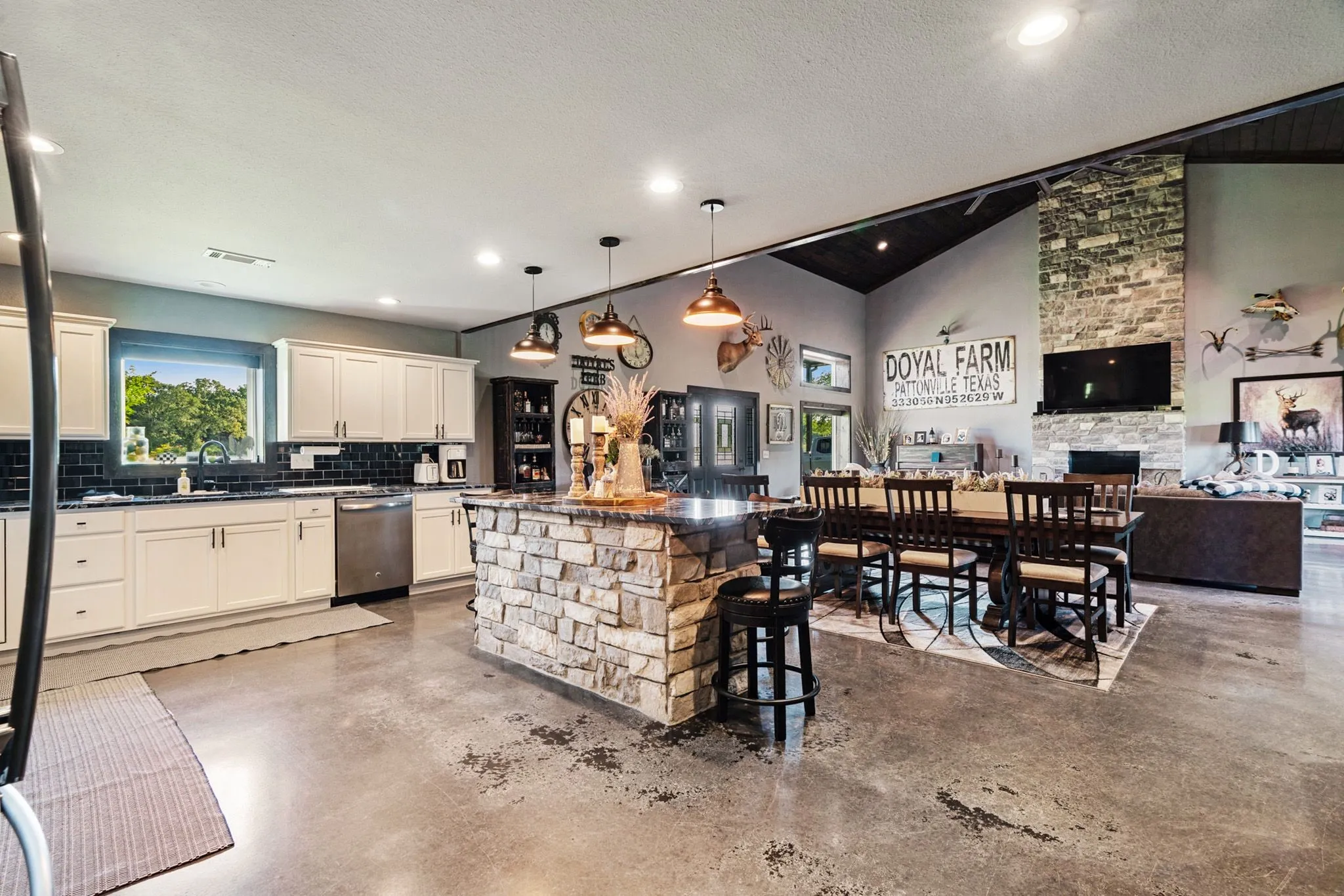 Single Family Residence For Sale in Lamar County , 962 County Road 14630, Pattonville, Texas 75468, 3 Bedroom, 3 Bathroom, 4 Garage spaces, 2,600 Sqft, built in 2018, mls#21267194, Real Estate Agent in Pattonville, Homes For Sale in Lamar county, Homes For Sale in Pattonville, Realtor in Pattonville Texas, Real Estate Brokerage Independent Realty Texas, Luminita Cordes Realtor